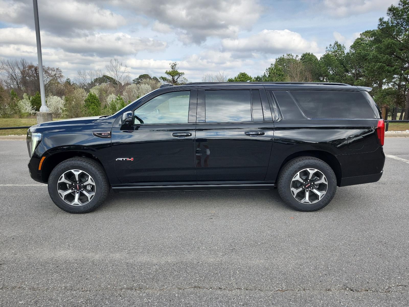 2026 GMC Yukon XL 4WD 4dr AT4 Ultimate