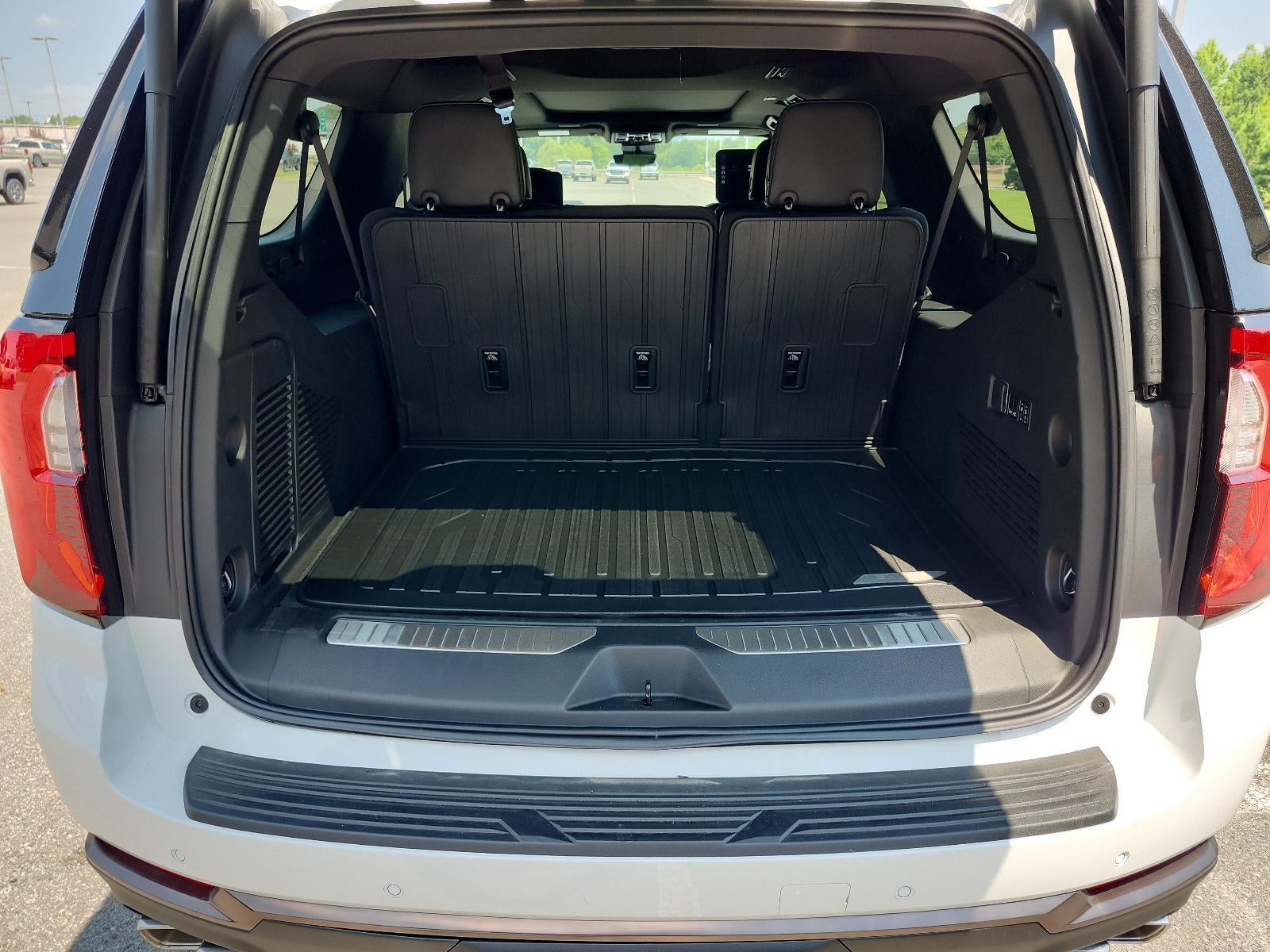 2026 GMC Yukon XL AT4 Ultimate - Photo 9