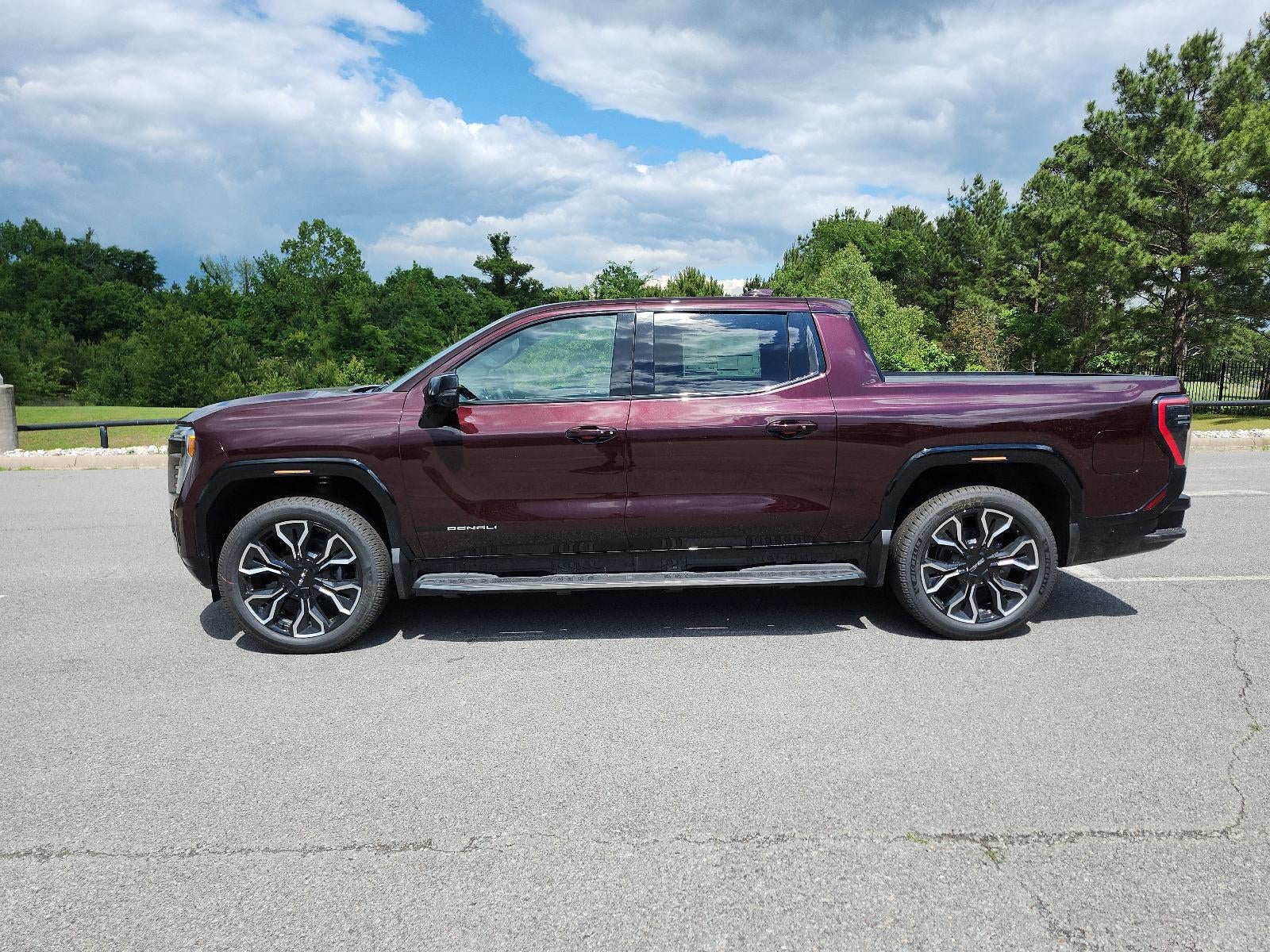 2025 GMC Sierra EV e4WD Crew Cab Max Range Denali