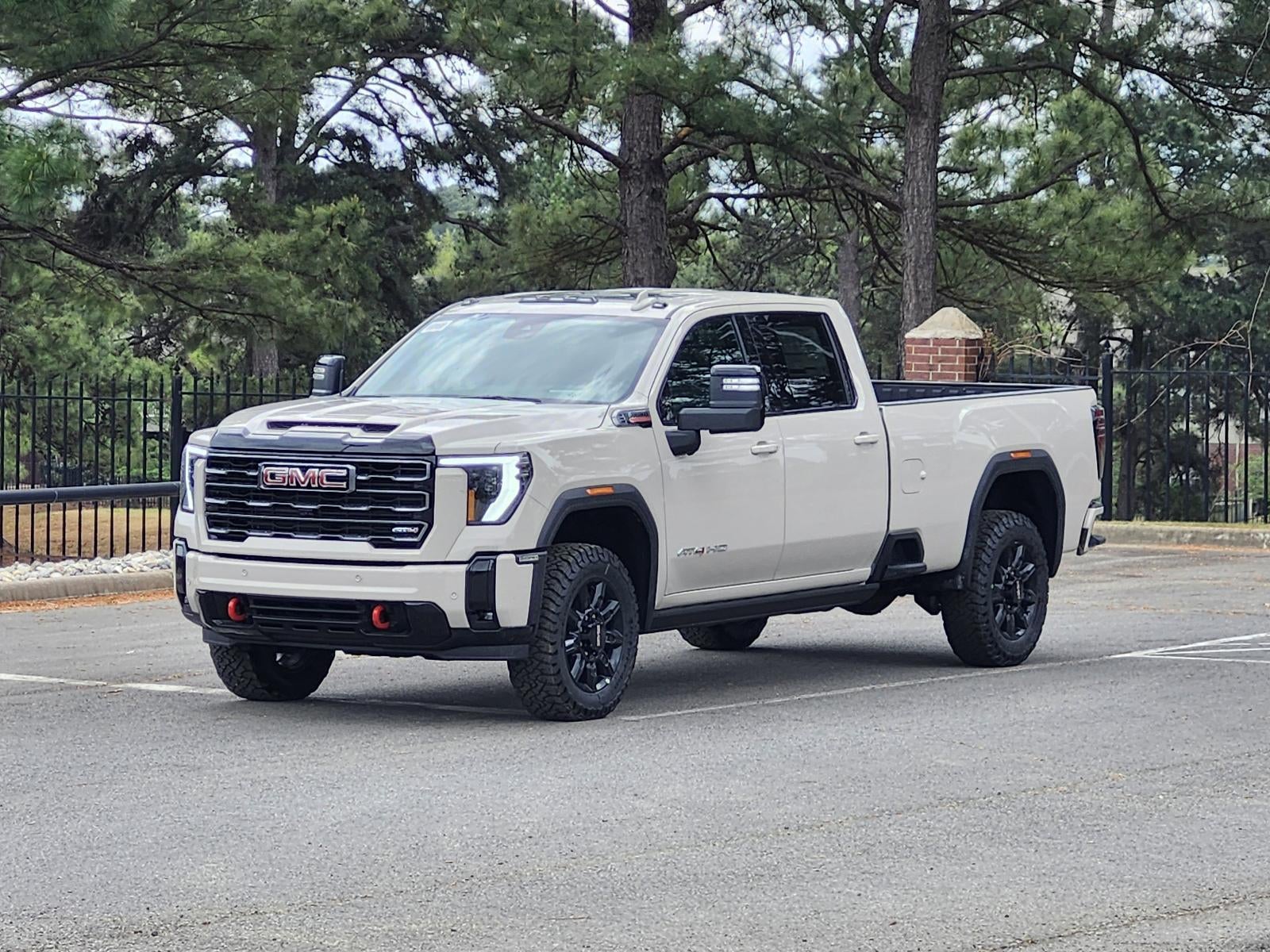 2026 GMC Sierra 2500 HD Crew Cab Long Box 4-Wheel Drive AT4