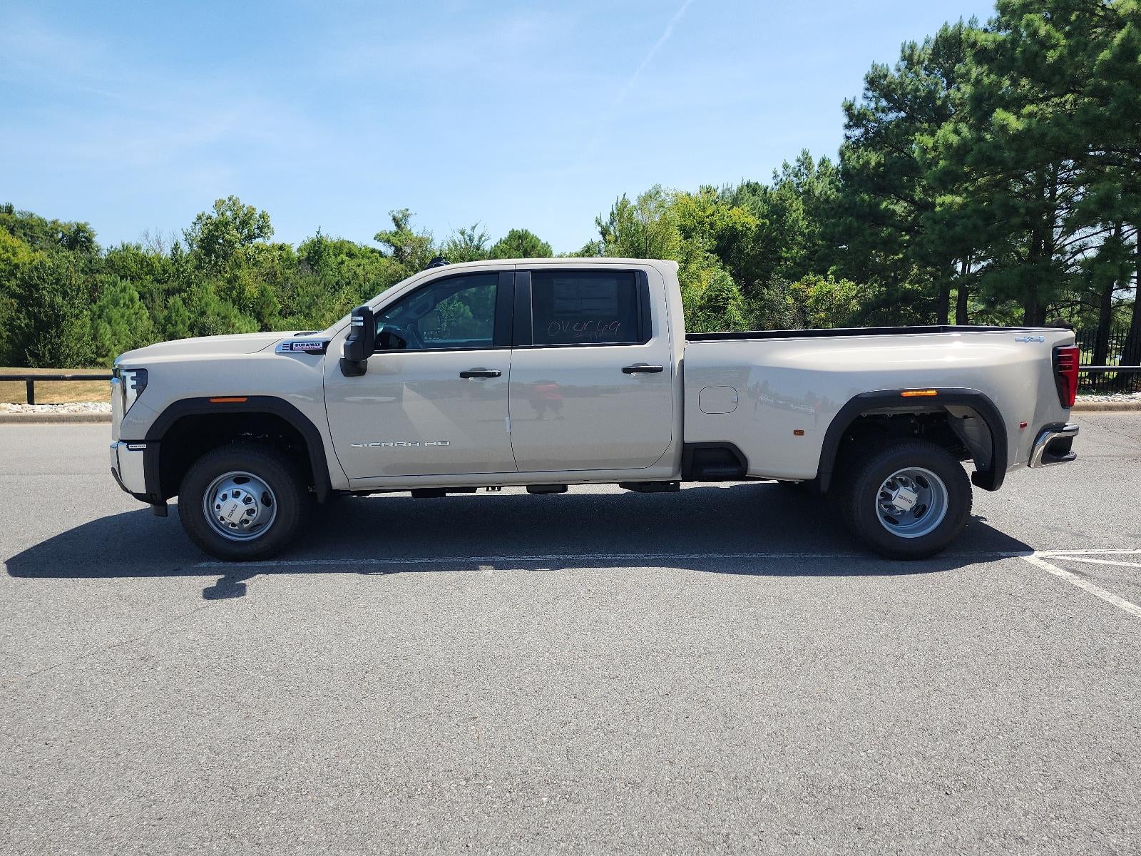 2026 GMC Sierra 3500 HD Crew Cab Long Box 4-Wheel Drive Pro