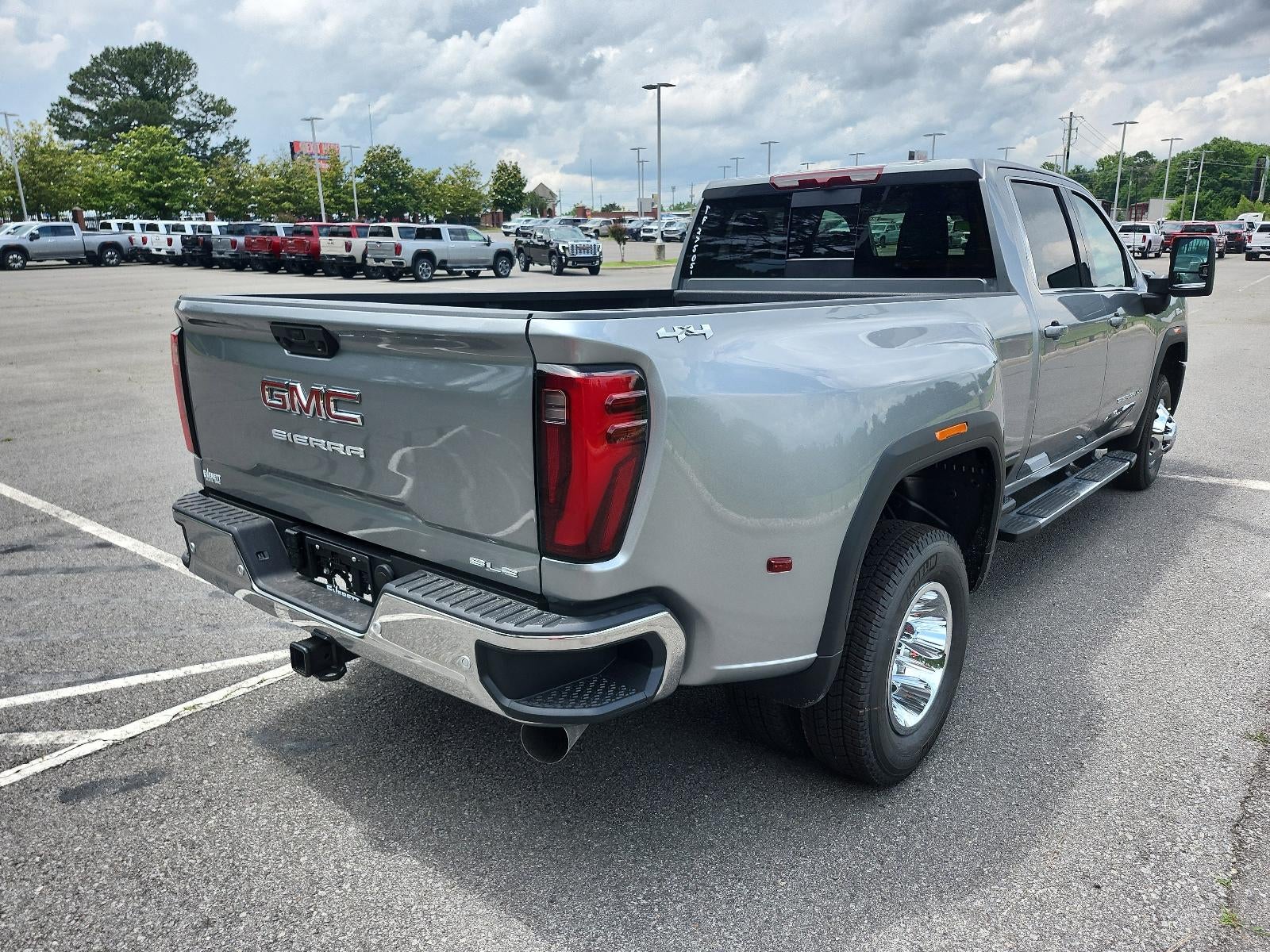 2026 GMC Sierra 3500 HD Crew Cab Long Box 4-Wheel Drive SLE