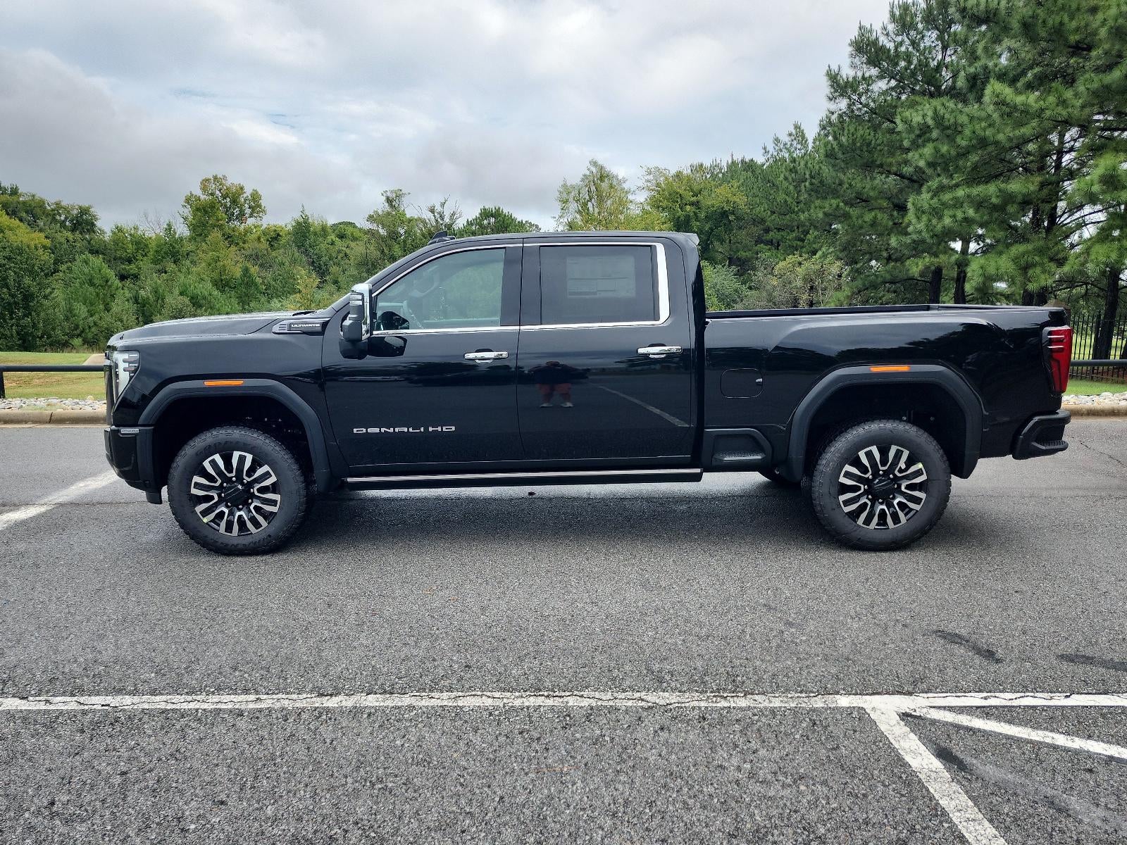 2026 GMC Sierra 2500 HD Crew Cab Standard Box 4-Wheel Drive Denali Ultimate