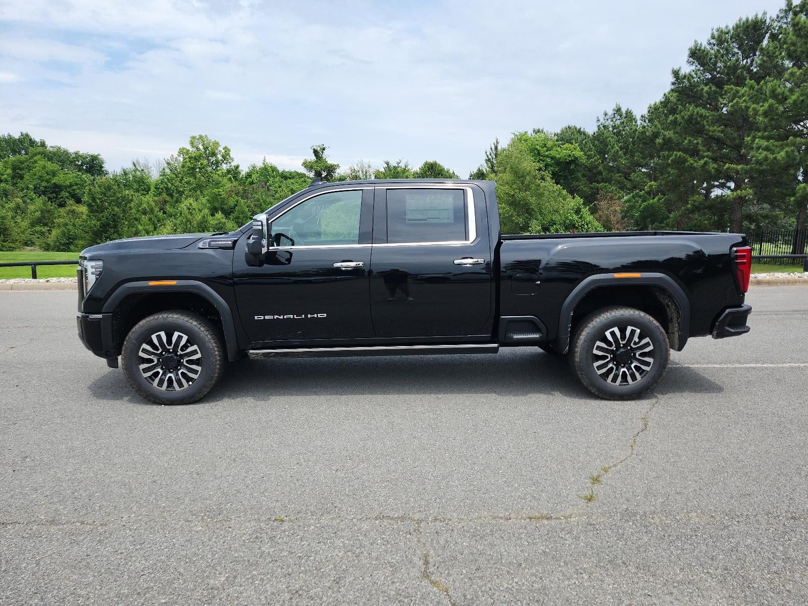 2026 GMC Sierra 2500 HD Crew Cab Standard Box 4-Wheel Drive Denali Ultimate