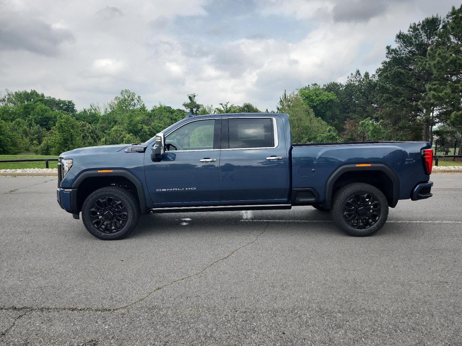 2026 GMC Sierra 2500 HD Crew Cab Standard Box 4-Wheel Drive Denali Ultimate