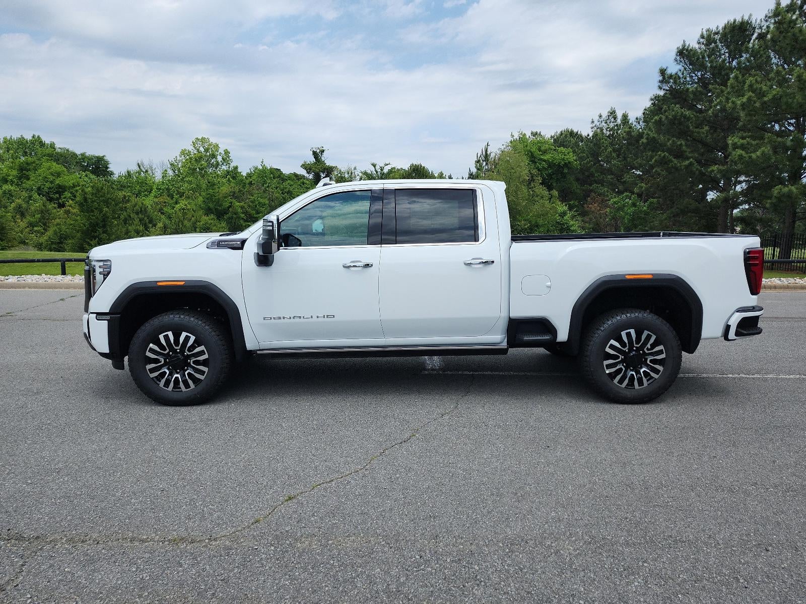 2026 GMC Sierra 2500 HD Crew Cab Standard Box 4-Wheel Drive Denali Ultimate