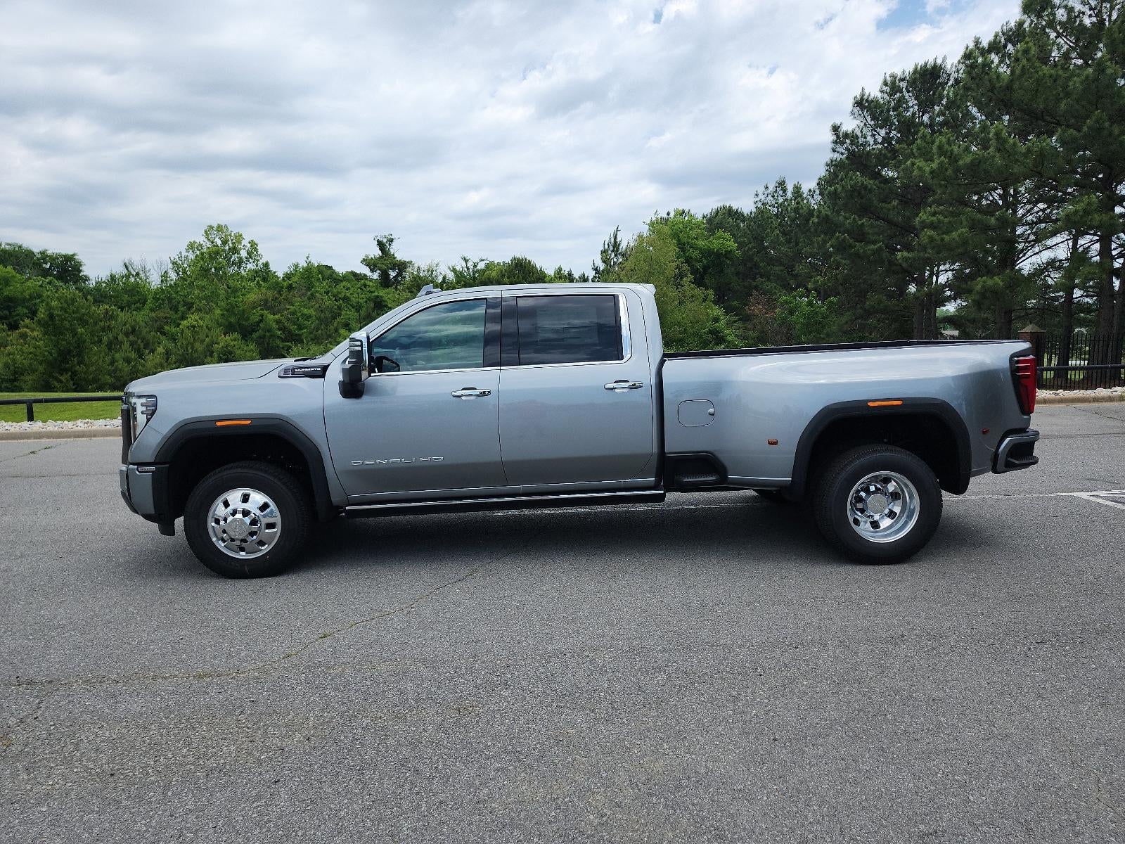 2026 GMC Sierra 3500 HD Crew Cab Long Box 4-Wheel Drive Denali Ultimate
