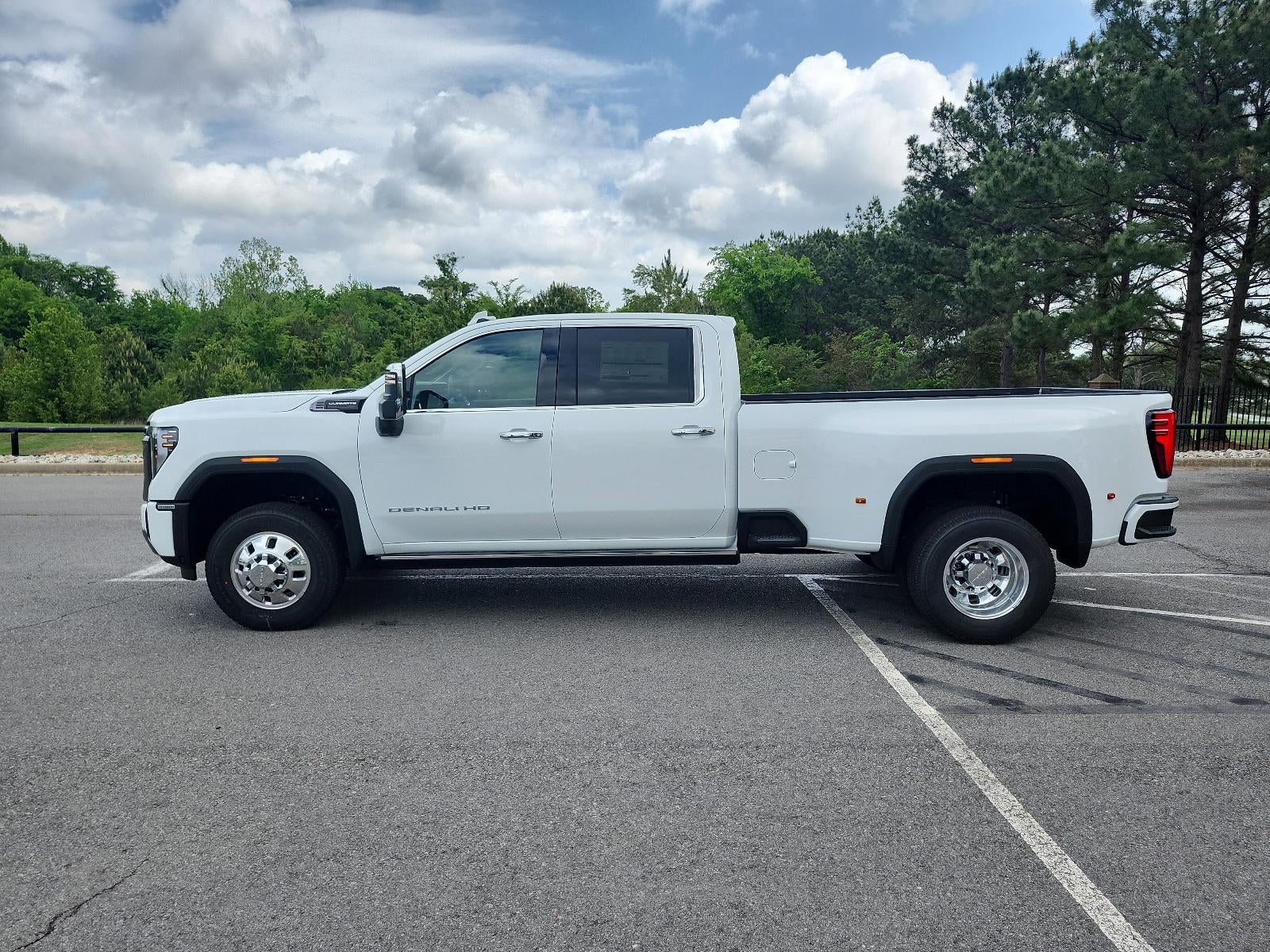 2026 GMC Sierra 3500 HD Crew Cab Long Box 4-Wheel Drive Denali Ultimate