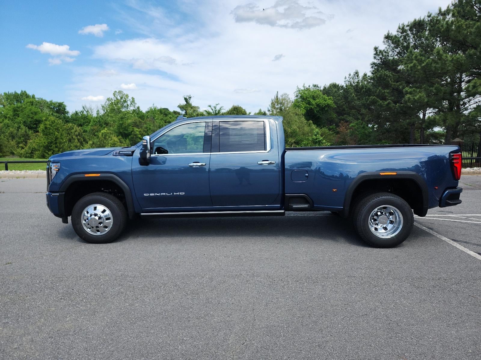 2026 GMC Sierra 3500 HD Crew Cab Long Box 4-Wheel Drive Denali Ultimate