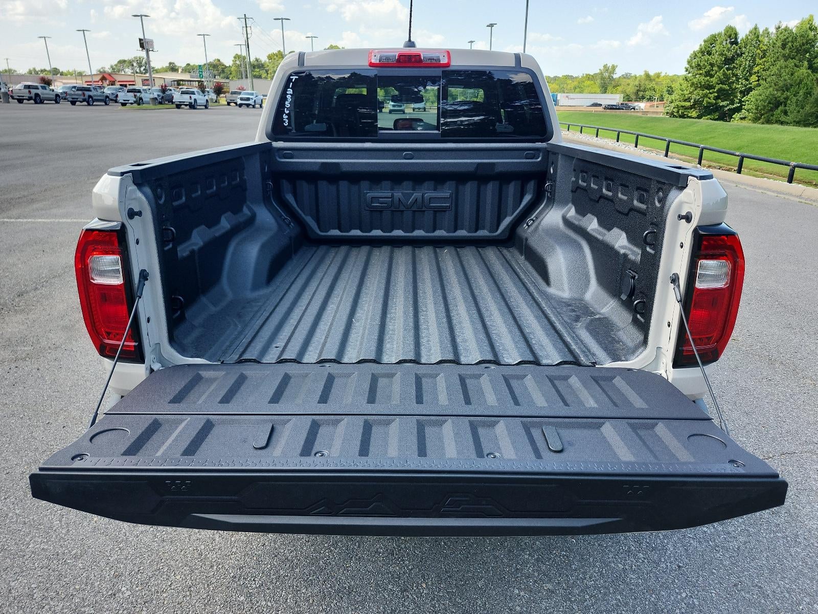 2026 GMC Canyon AT4 - Photo 8