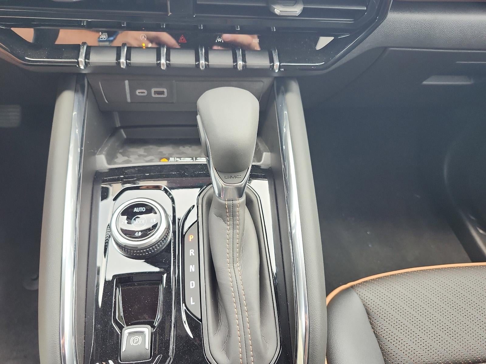 2025 GMC Canyon Crew Cab Short Box 4-Wheel Drive AT4