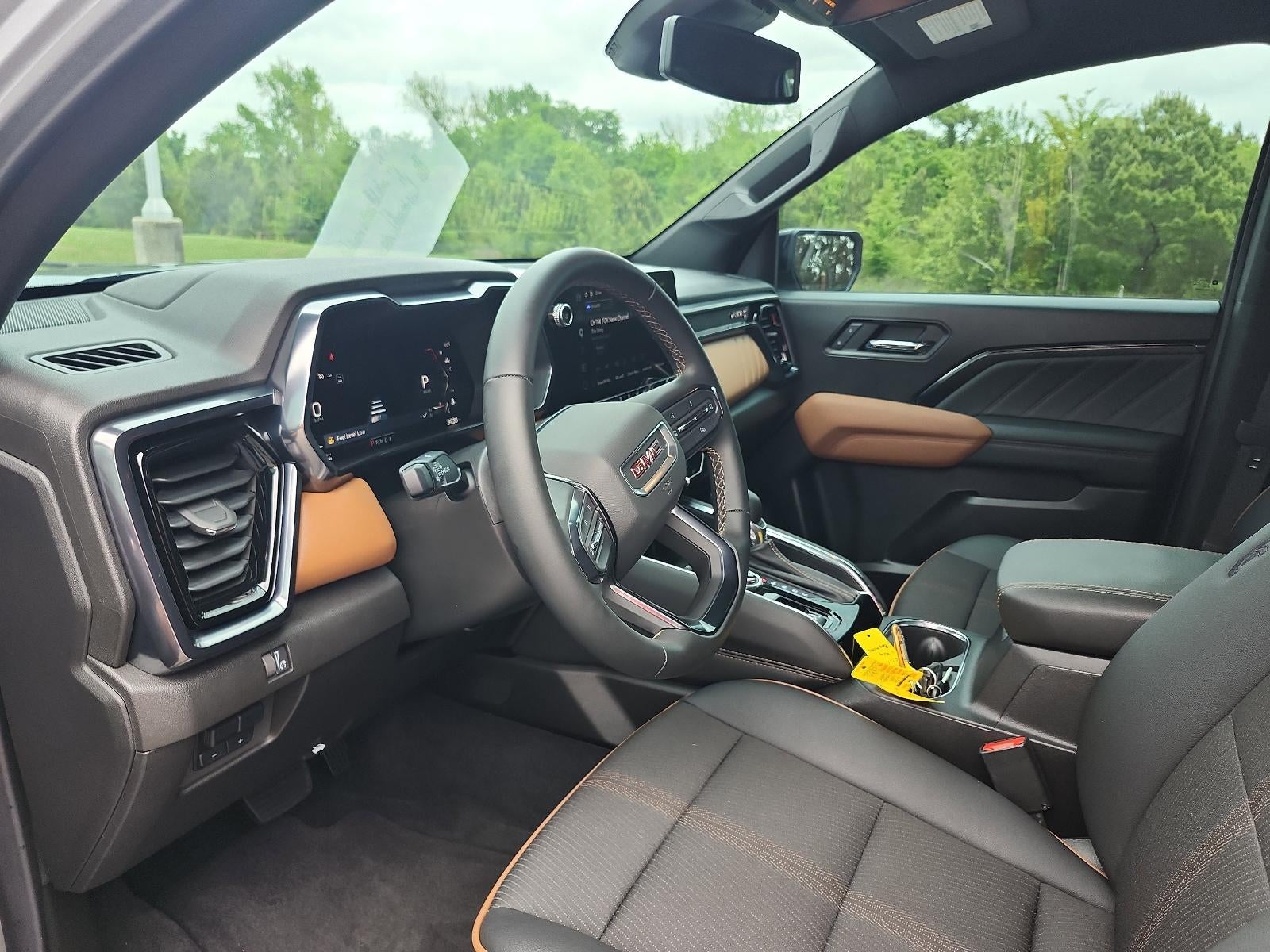 2025 GMC Canyon 4WD AT4