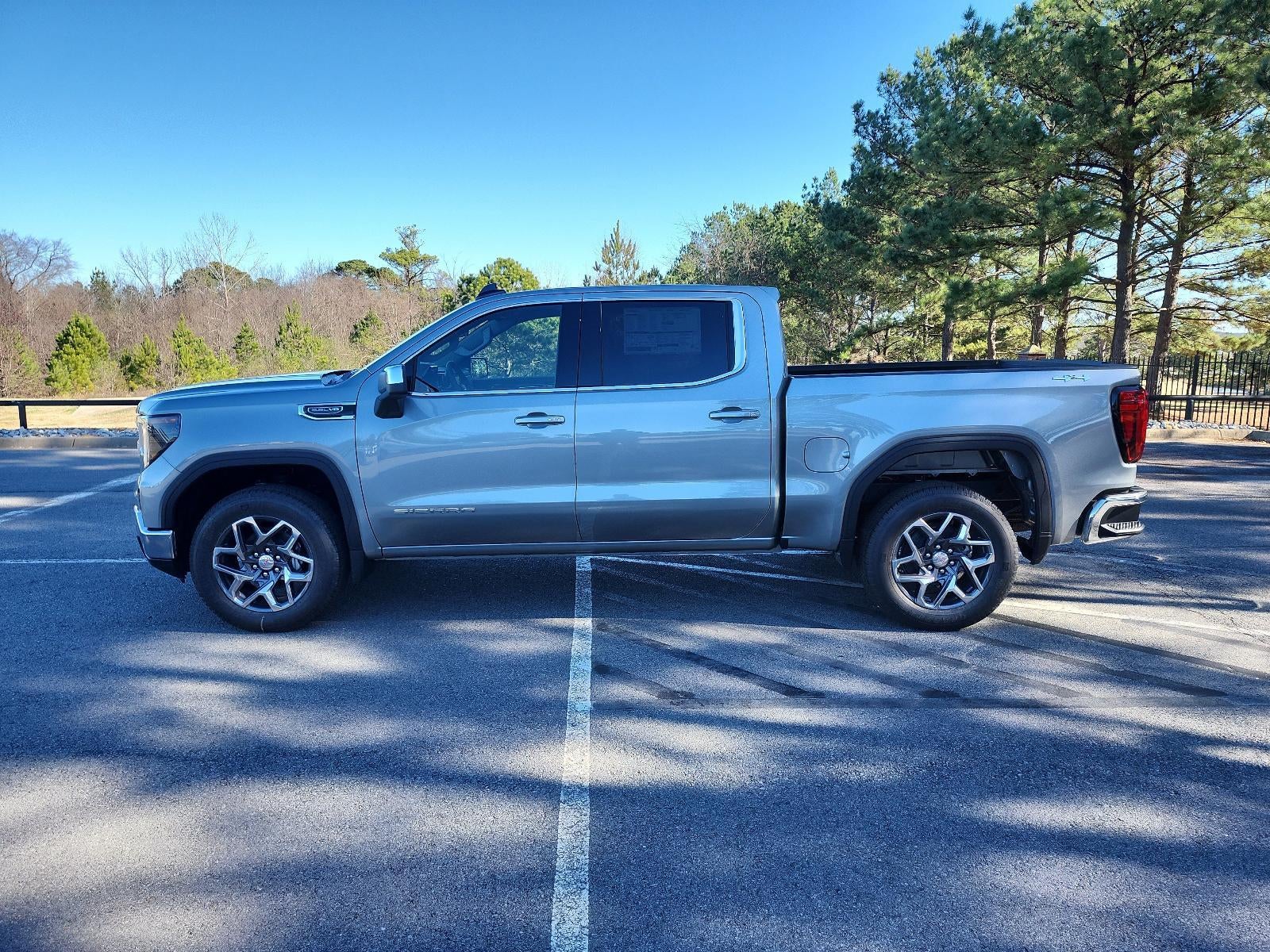 2026 GMC Sierra 1500 Crew Cab Short Box 4-Wheel Drive SLE