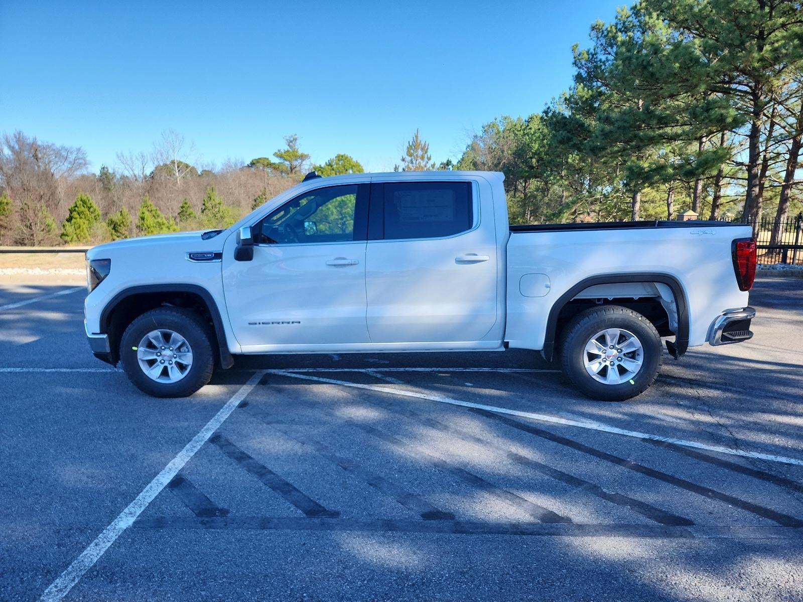 2026 GMC Sierra 1500 Crew Cab Short Box 4-Wheel Drive SLE