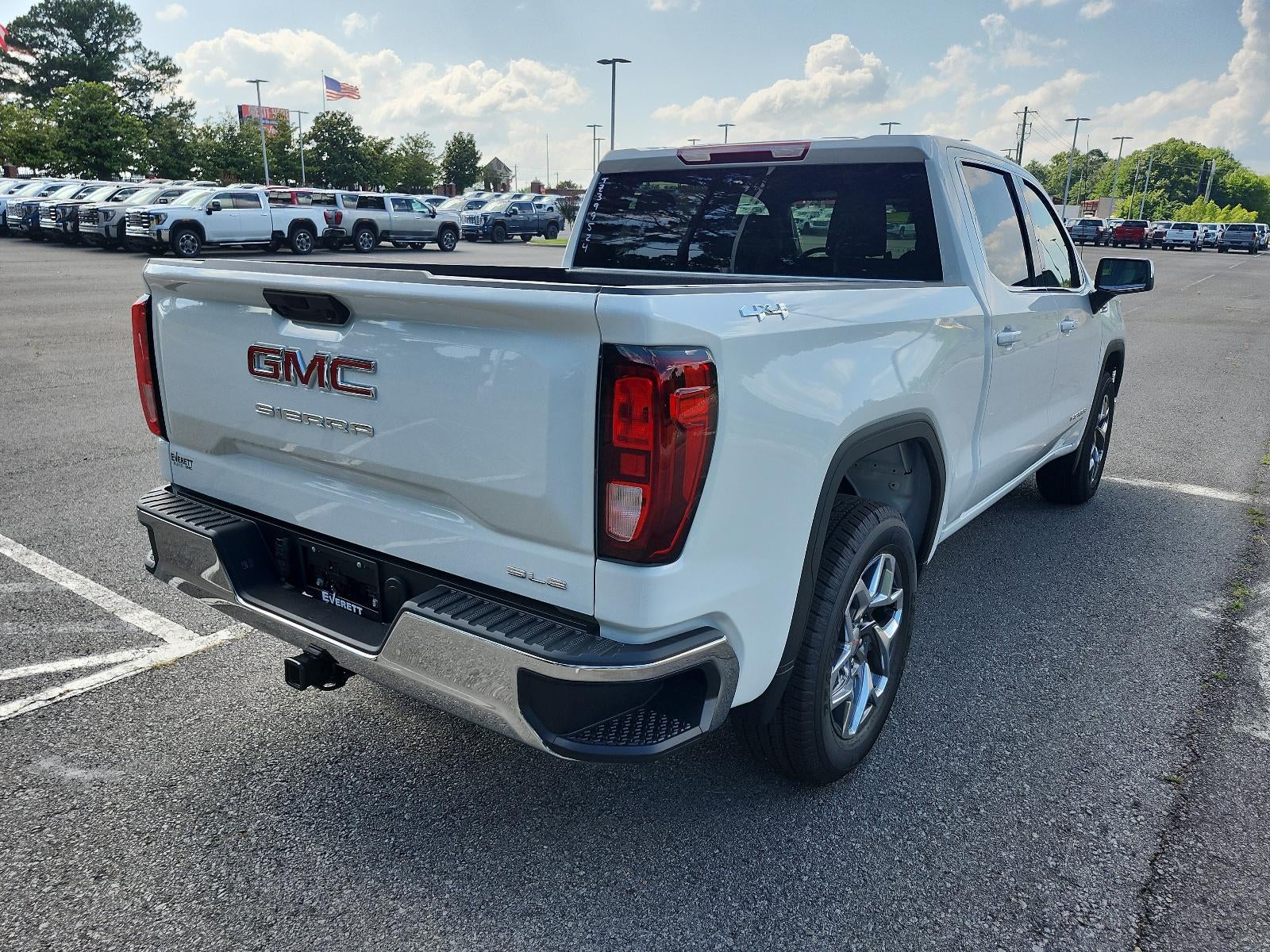 2026 GMC Sierra 1500 Crew Cab Short Box 4-Wheel Drive SLE