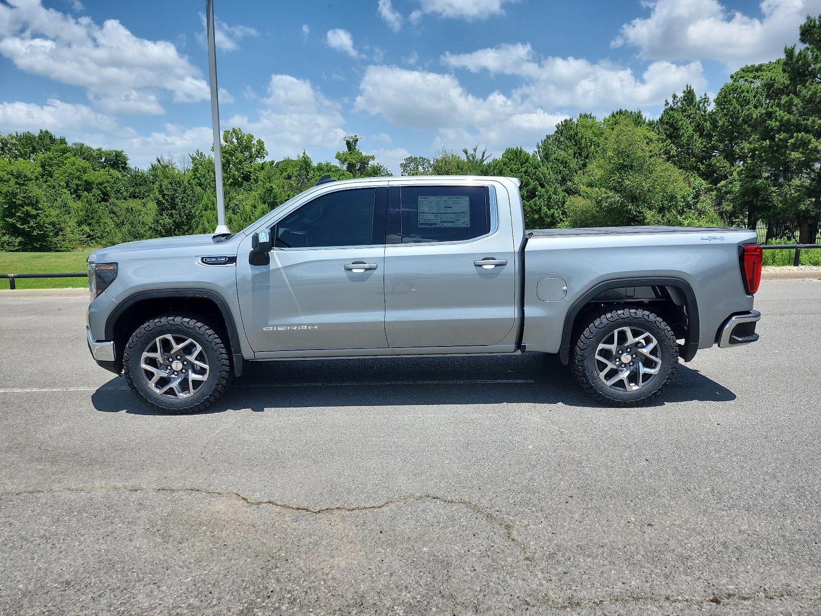 2026 GMC Sierra 1500 Crew Cab Short Box 4-Wheel Drive SLE
