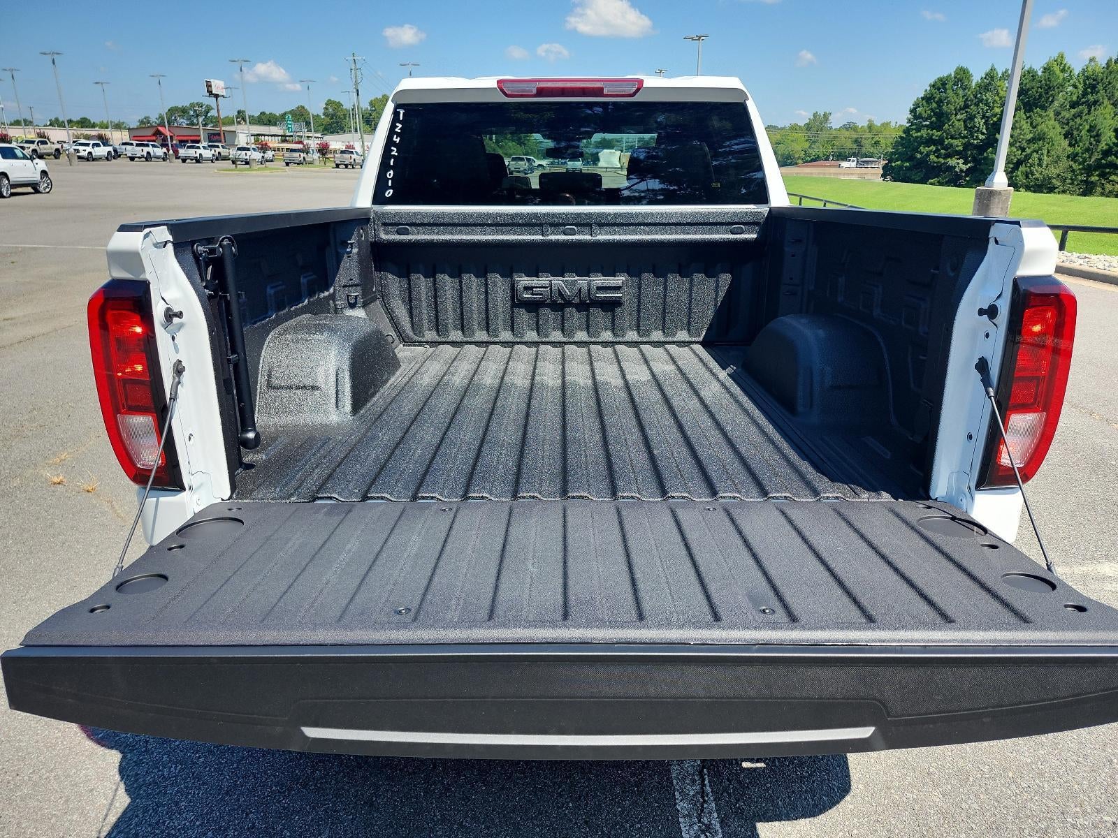 2026 GMC Sierra 1500 Crew Cab Short Box 4-Wheel Drive SLE