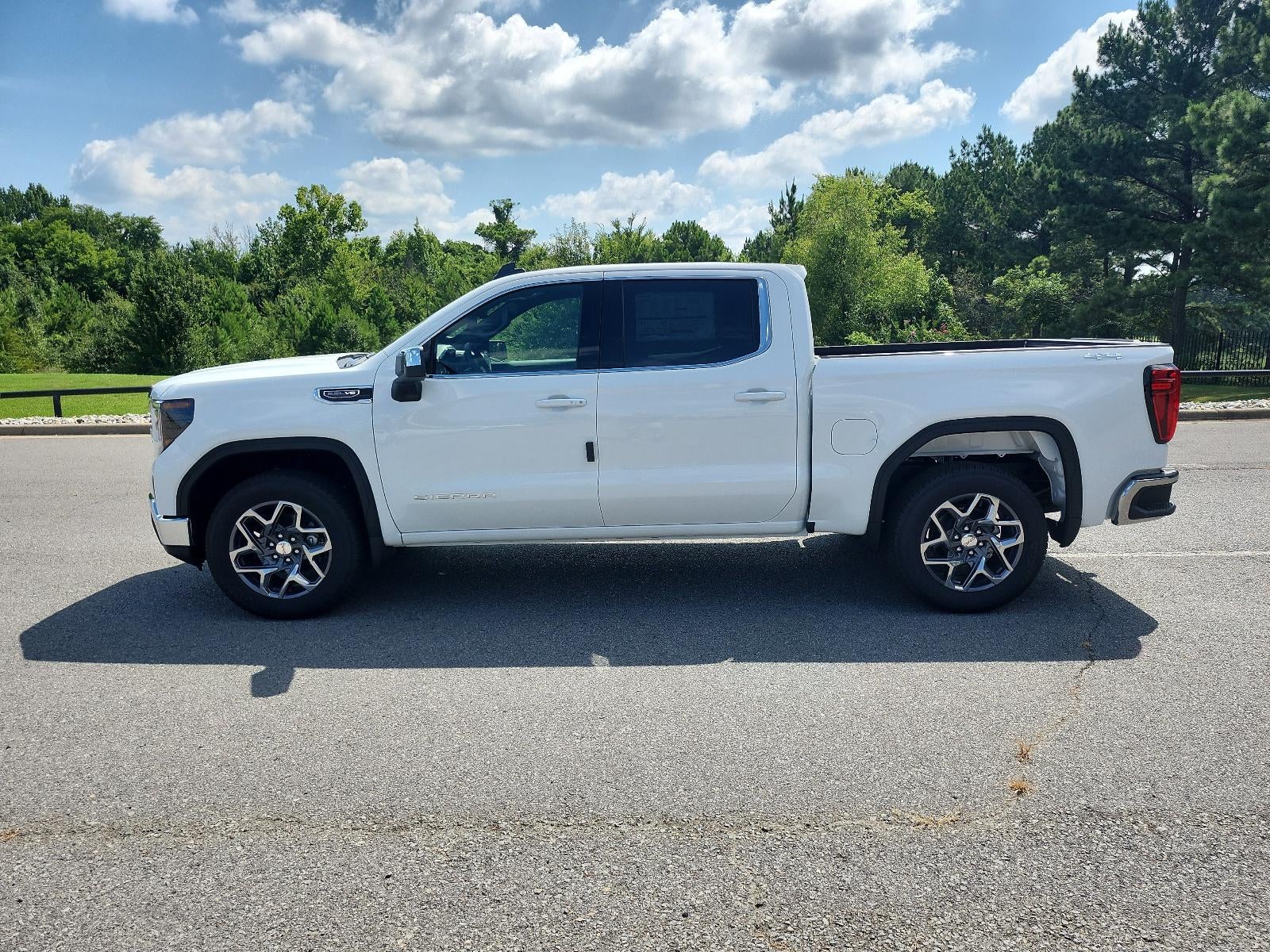 2026 GMC Sierra 1500 Crew Cab Short Box 4-Wheel Drive SLE
