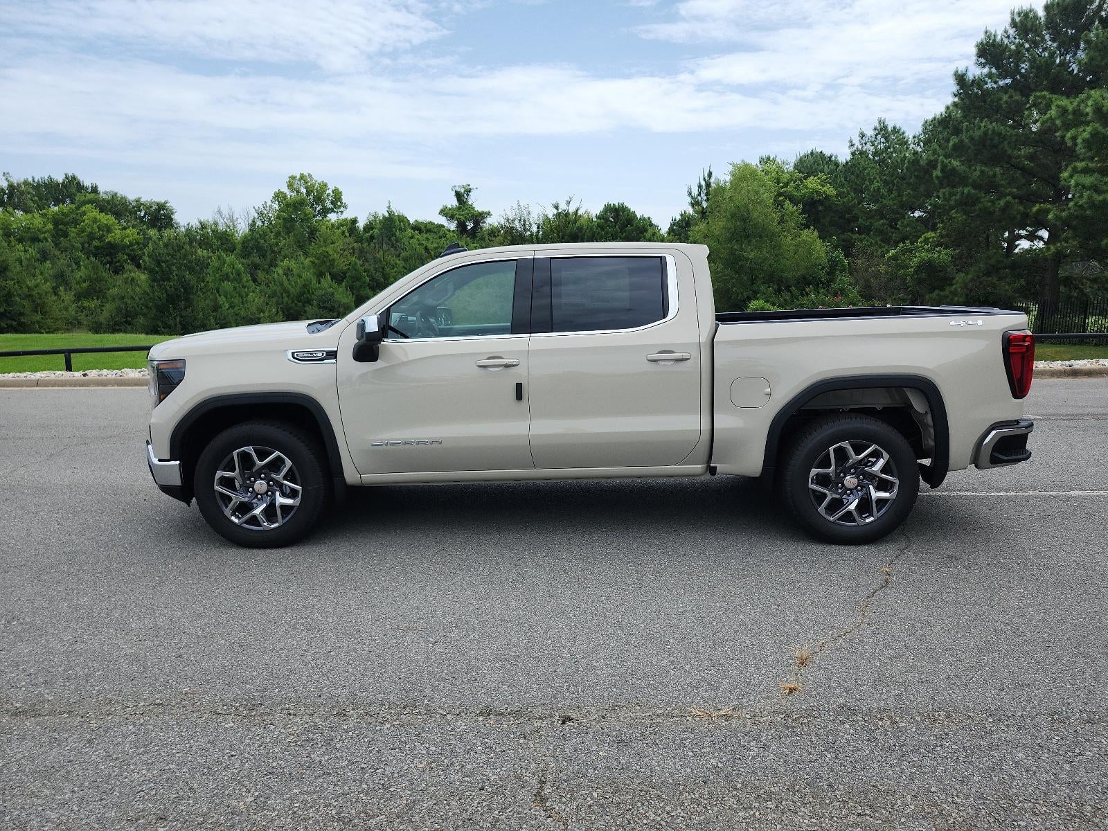 2026 GMC Sierra 1500 Crew Cab Short Box 4-Wheel Drive SLE