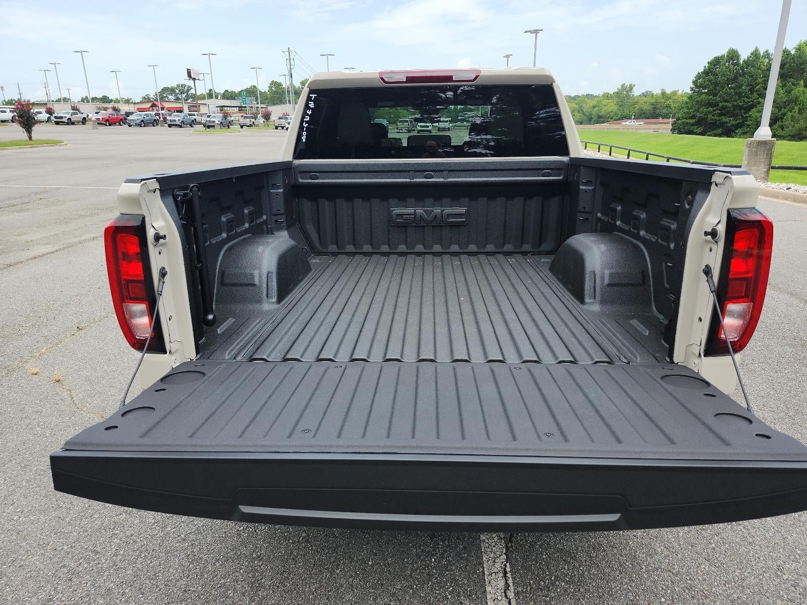 2026 GMC Sierra 1500 Crew Cab Short Box 4-Wheel Drive SLE