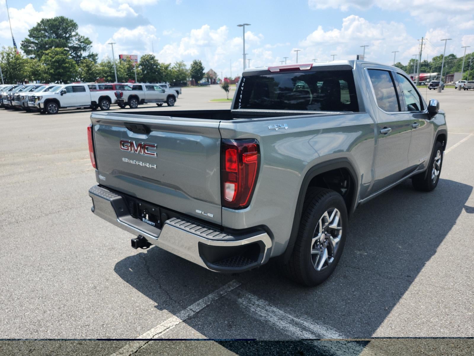 2026 GMC Sierra 1500 Crew Cab Short Box 4-Wheel Drive SLE