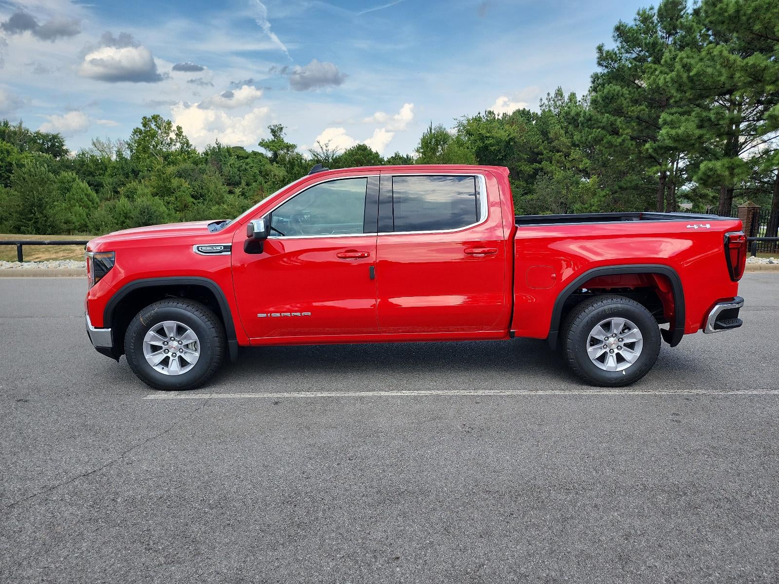 2026 GMC Sierra 1500 Crew Cab Short Box 4-Wheel Drive SLE