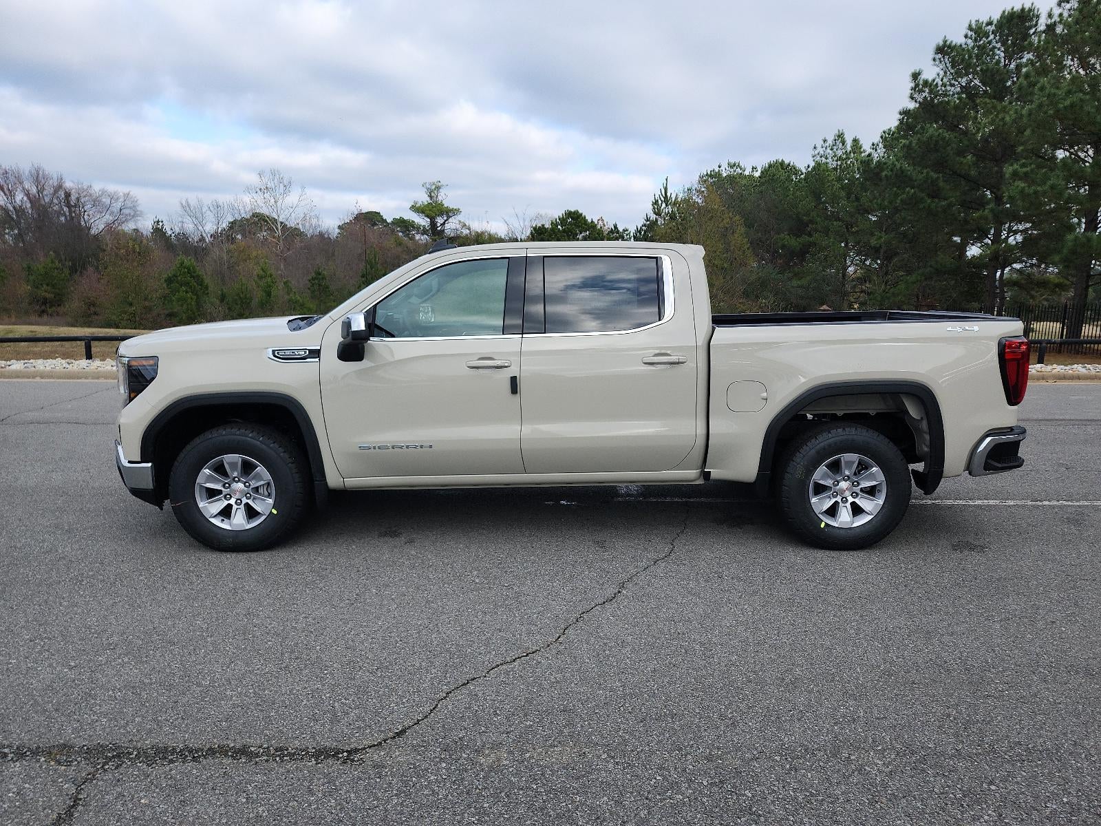 2026 GMC Sierra 1500 Crew Cab Short Box 4-Wheel Drive SLE