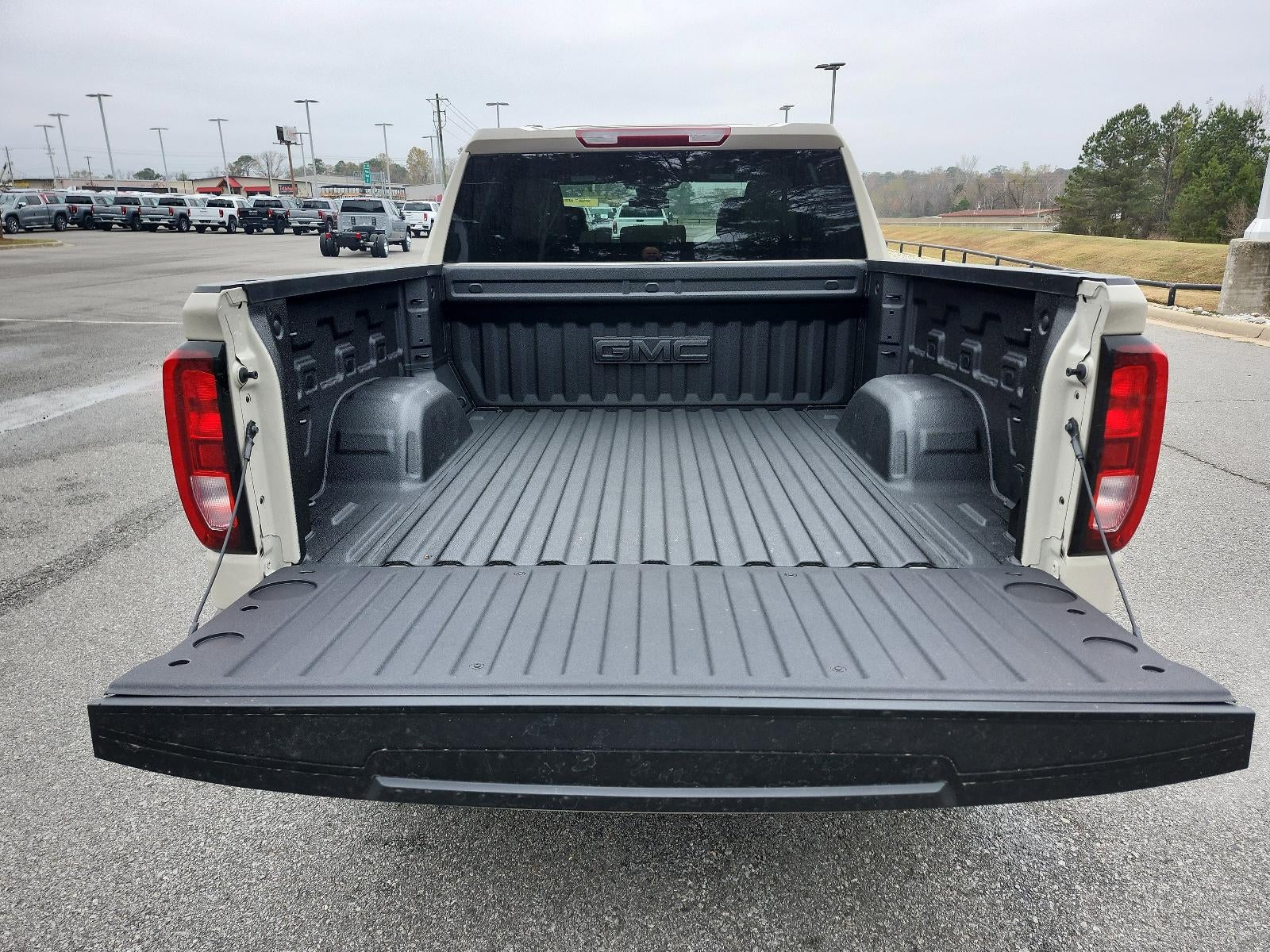 2026 GMC Sierra 1500 Crew Cab Short Box 4-Wheel Drive SLE