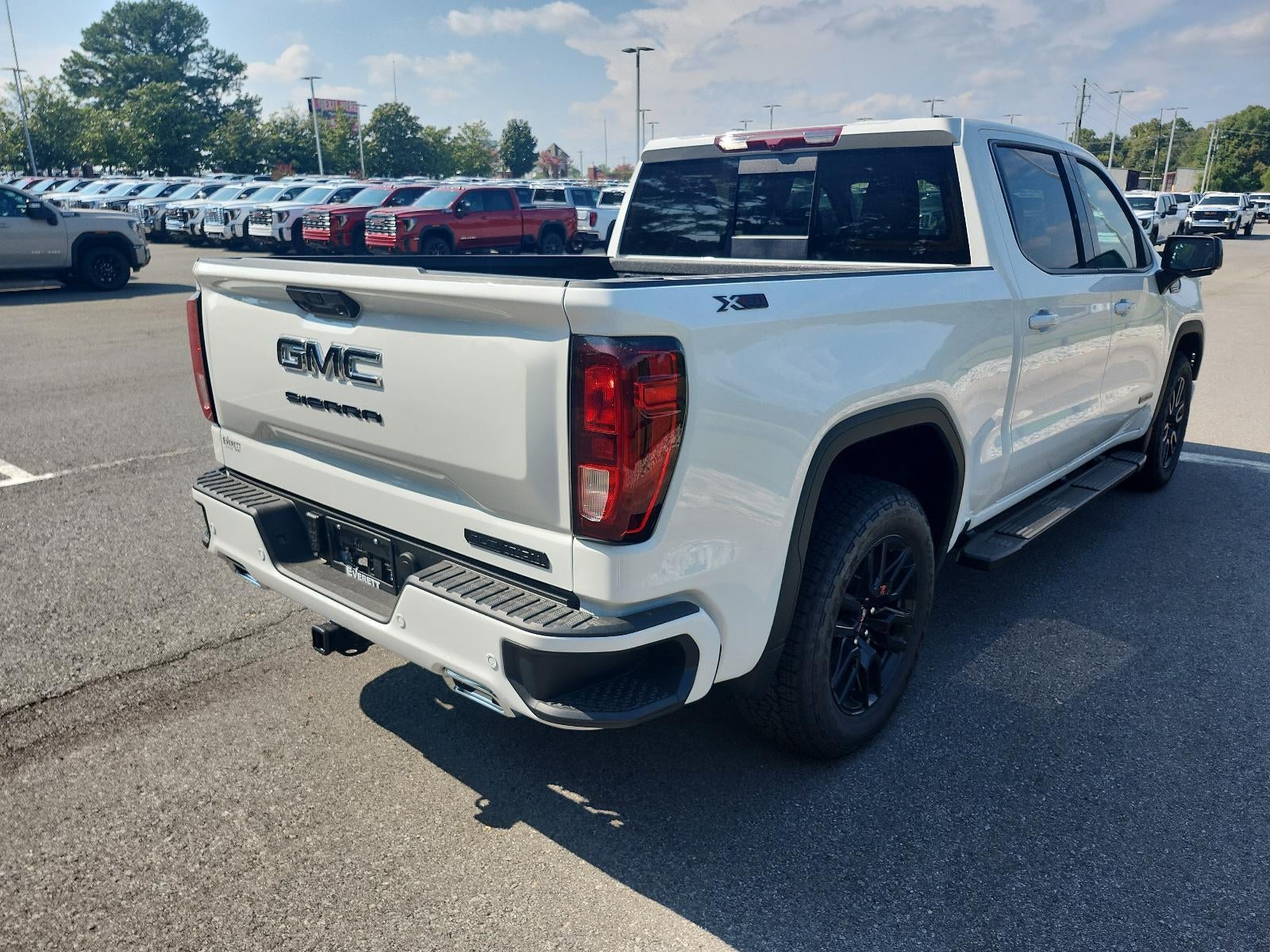 2026 GMC Sierra 1500 Crew Cab Short Box 4-Wheel Drive Elevation 3SB