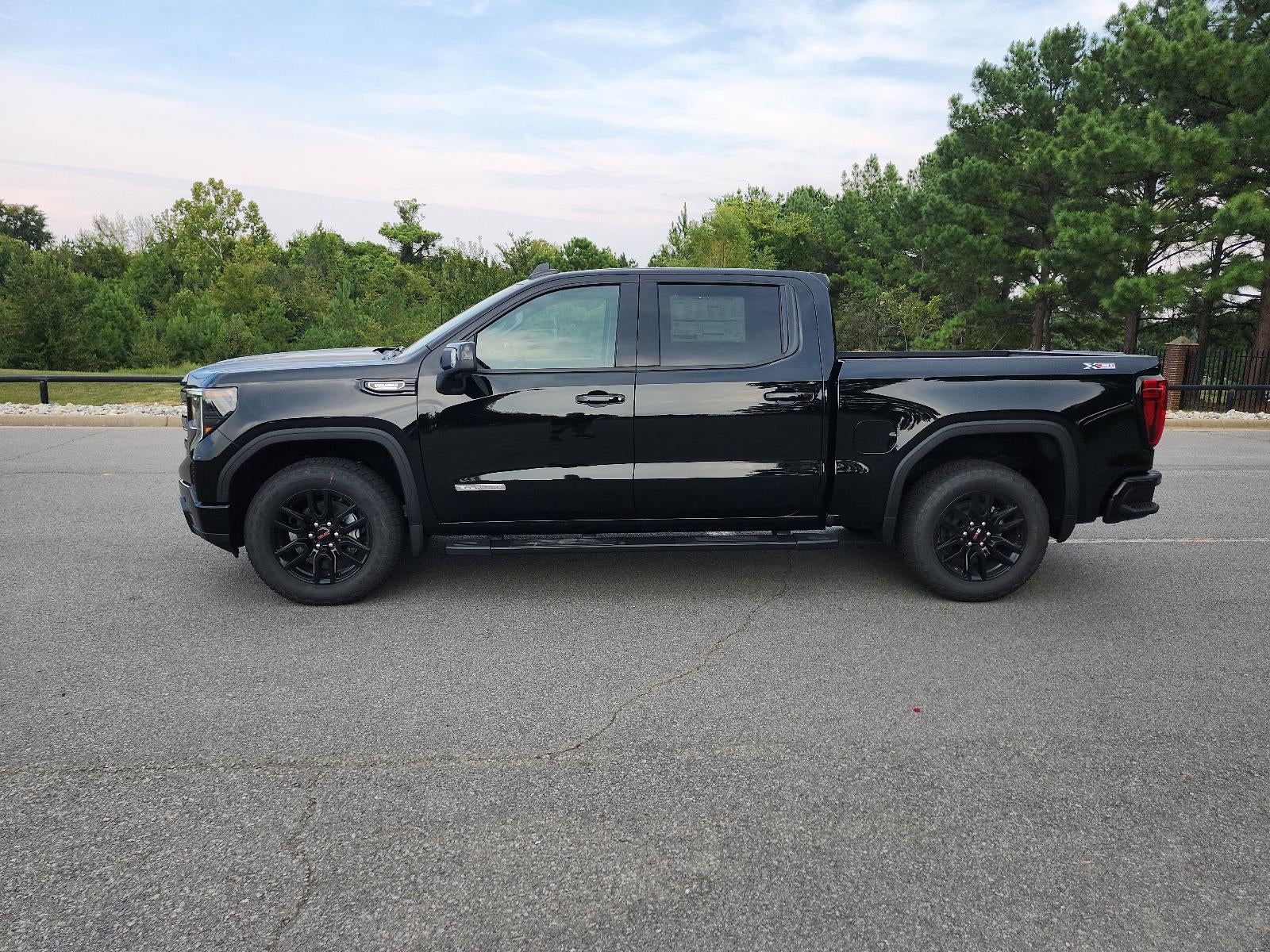 2026 GMC Sierra 1500 Crew Cab Short Box 4-Wheel Drive Elevation 3SB