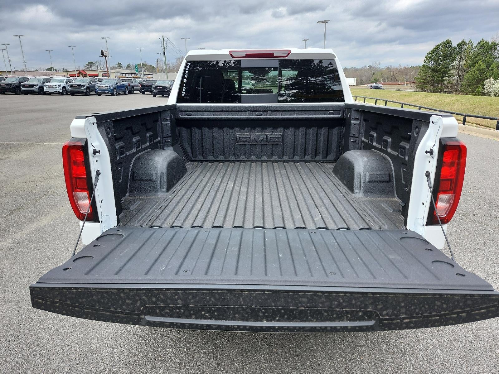 2026 GMC Sierra 1500 Crew Cab Short Box 4-Wheel Drive Elevation 3SB