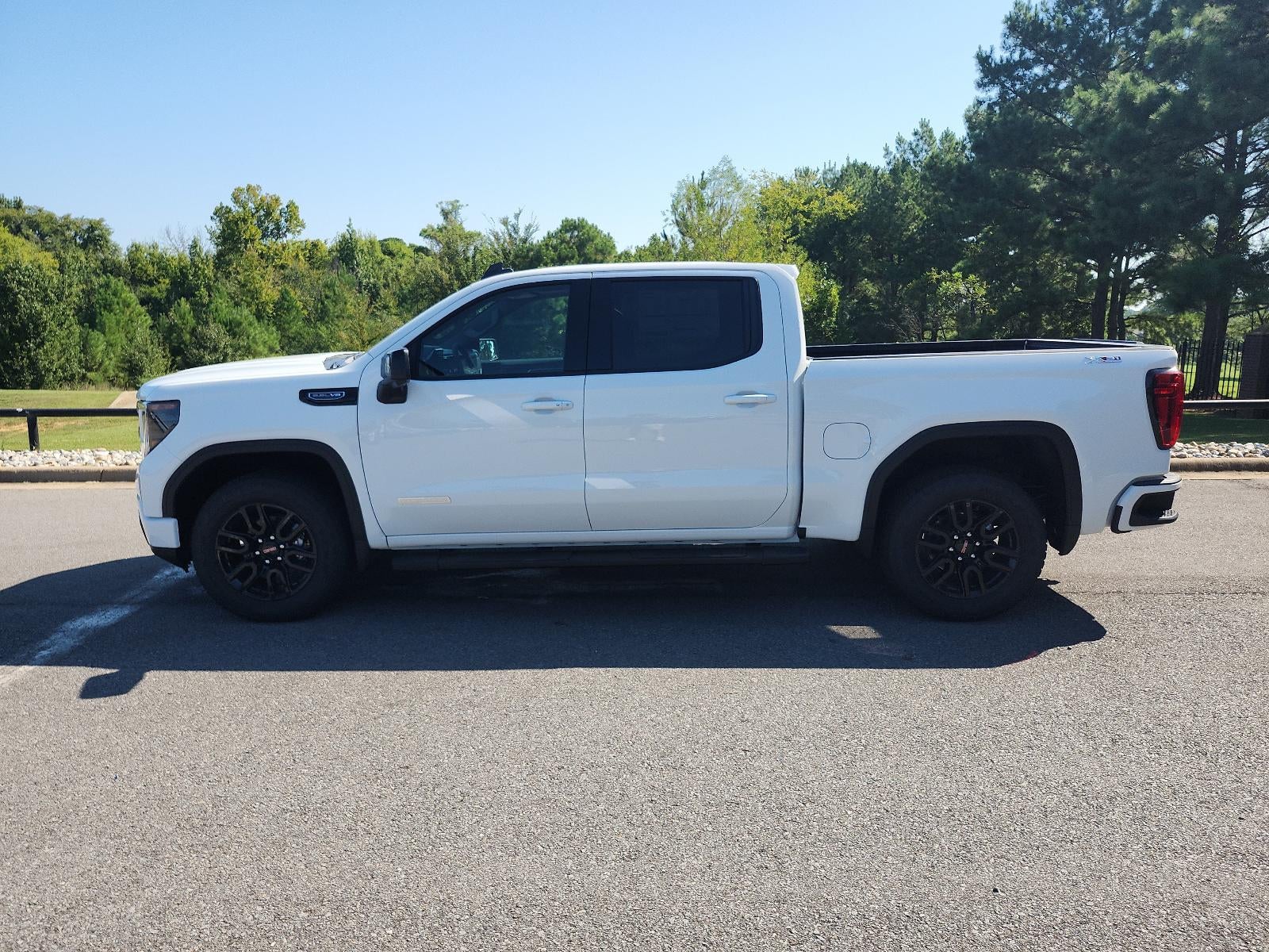 2026 GMC Sierra 1500 Crew Cab Short Box 4-Wheel Drive Elevation 3SB