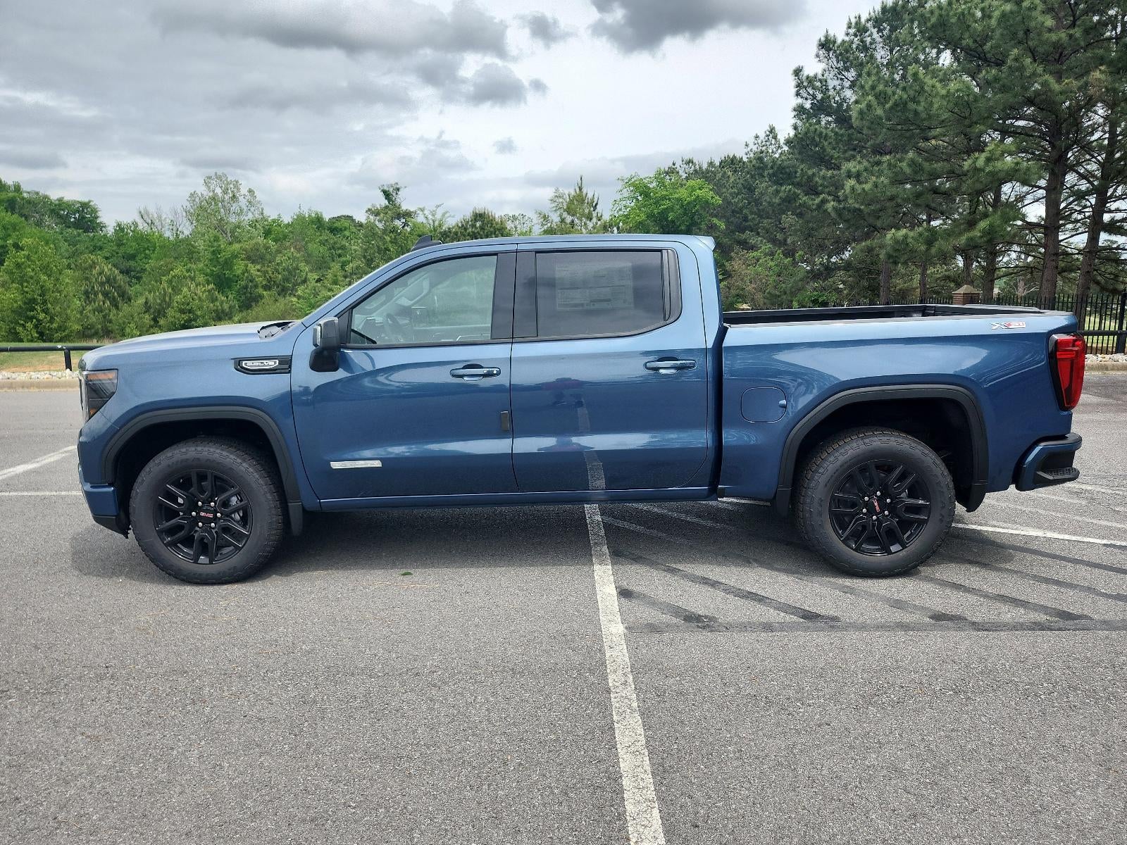 2026 GMC Sierra 1500 Crew Cab Short Box 4-Wheel Drive Elevation 3SB
