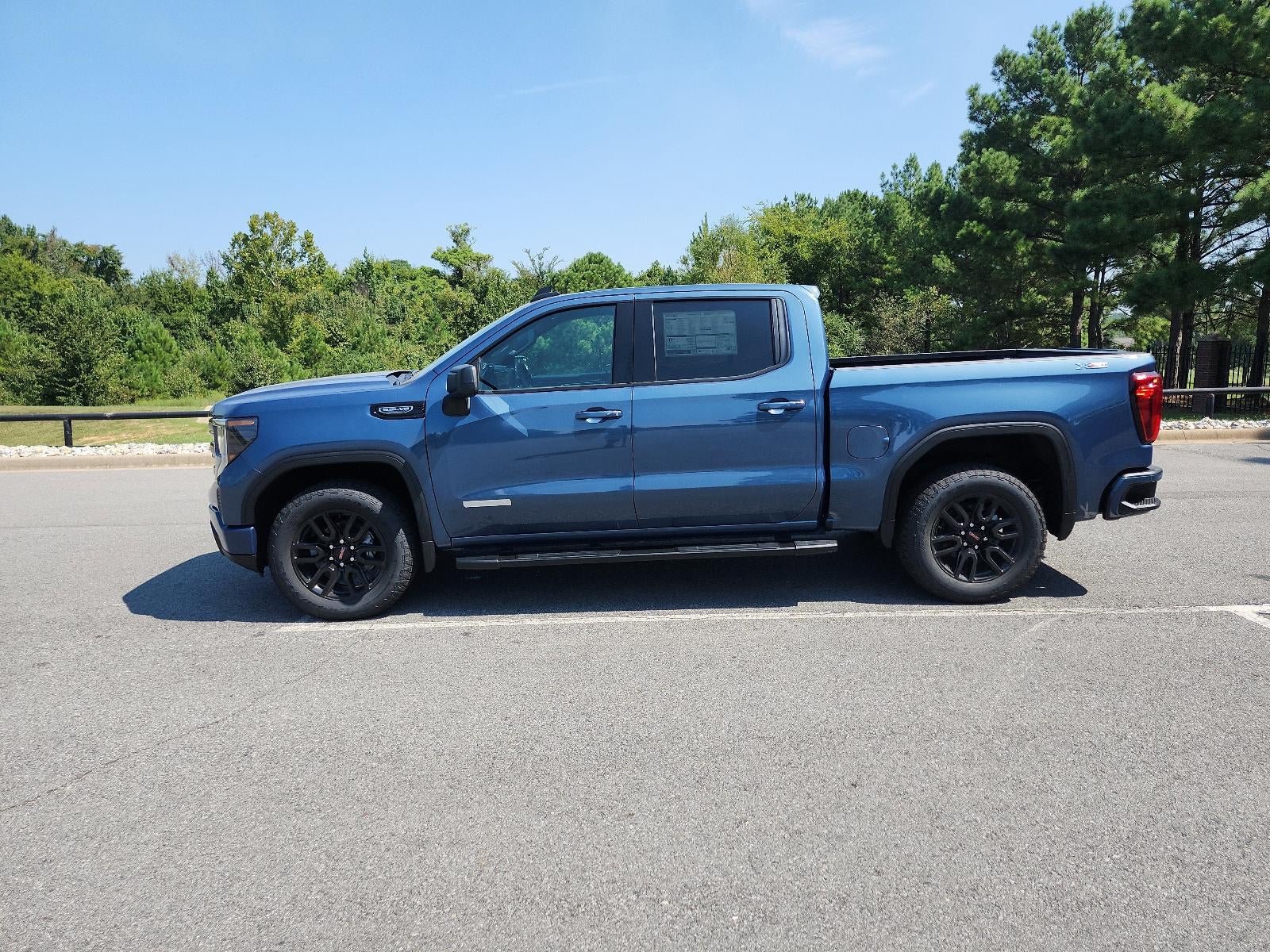 2026 GMC Sierra 1500 Crew Cab Short Box 4-Wheel Drive Elevation 3SB