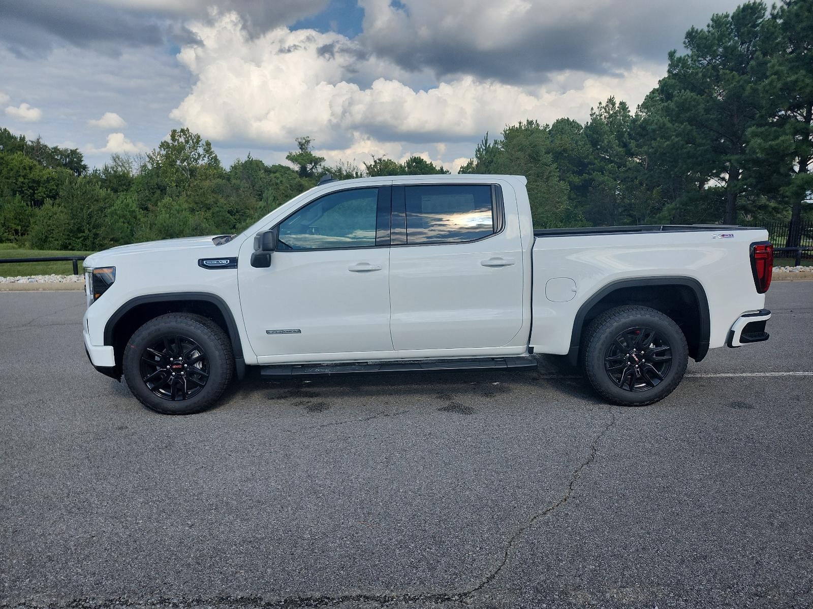 2026 GMC Sierra 1500 Crew Cab Short Box 4-Wheel Drive Elevation 3SB