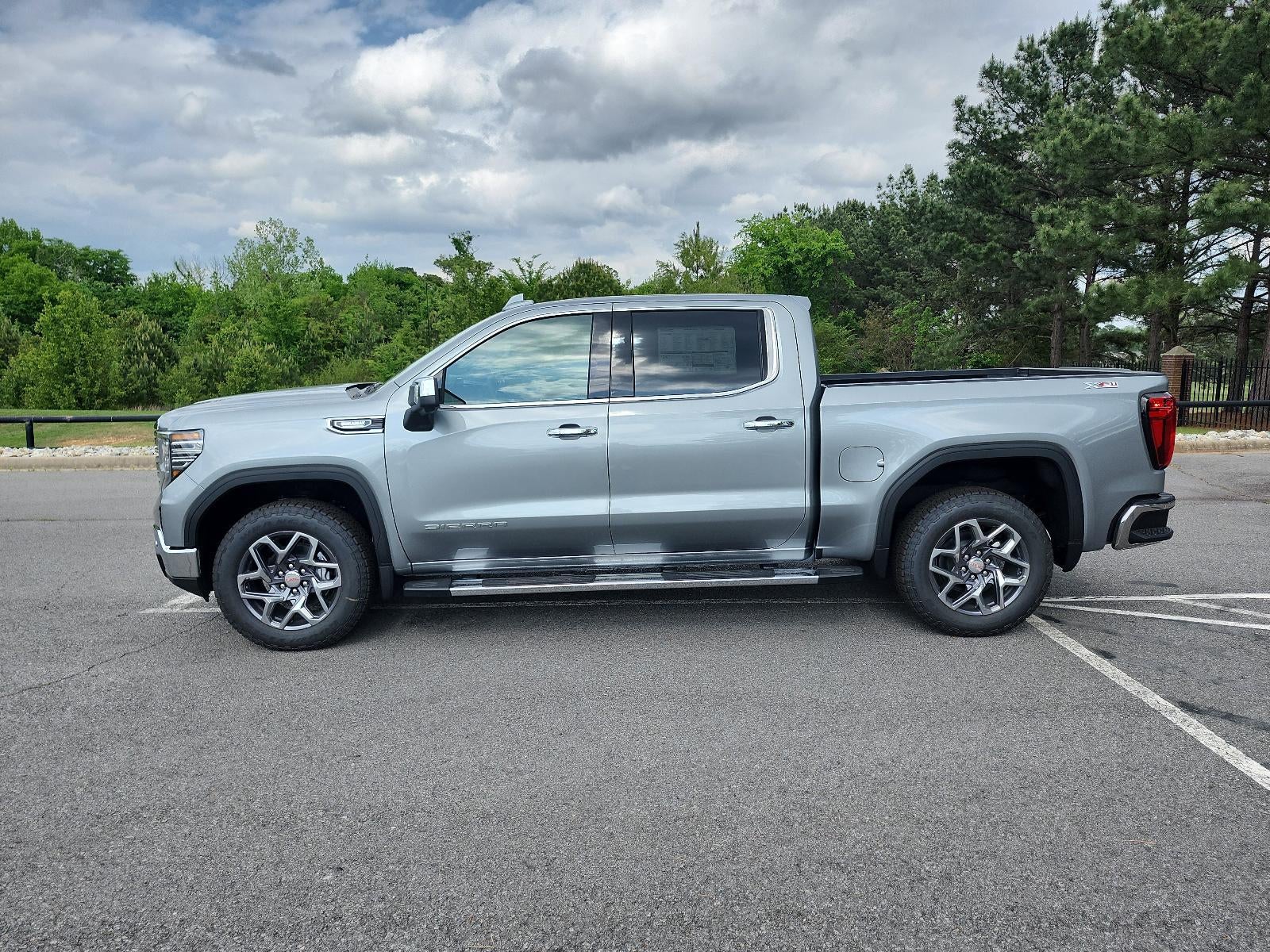 2026 GMC Sierra 1500 Crew Cab Short Box 4-Wheel Drive SLT