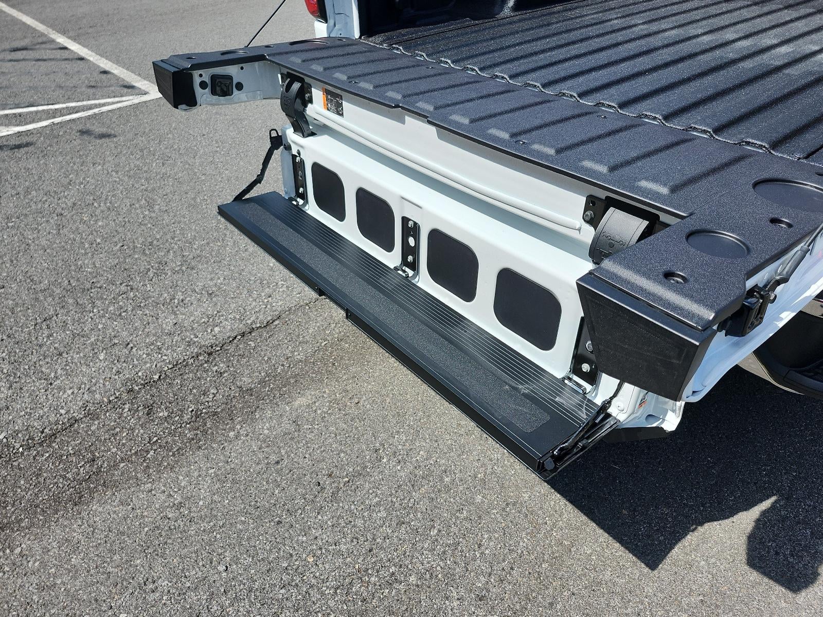 2026 GMC Sierra 1500 SLT - Photo 10