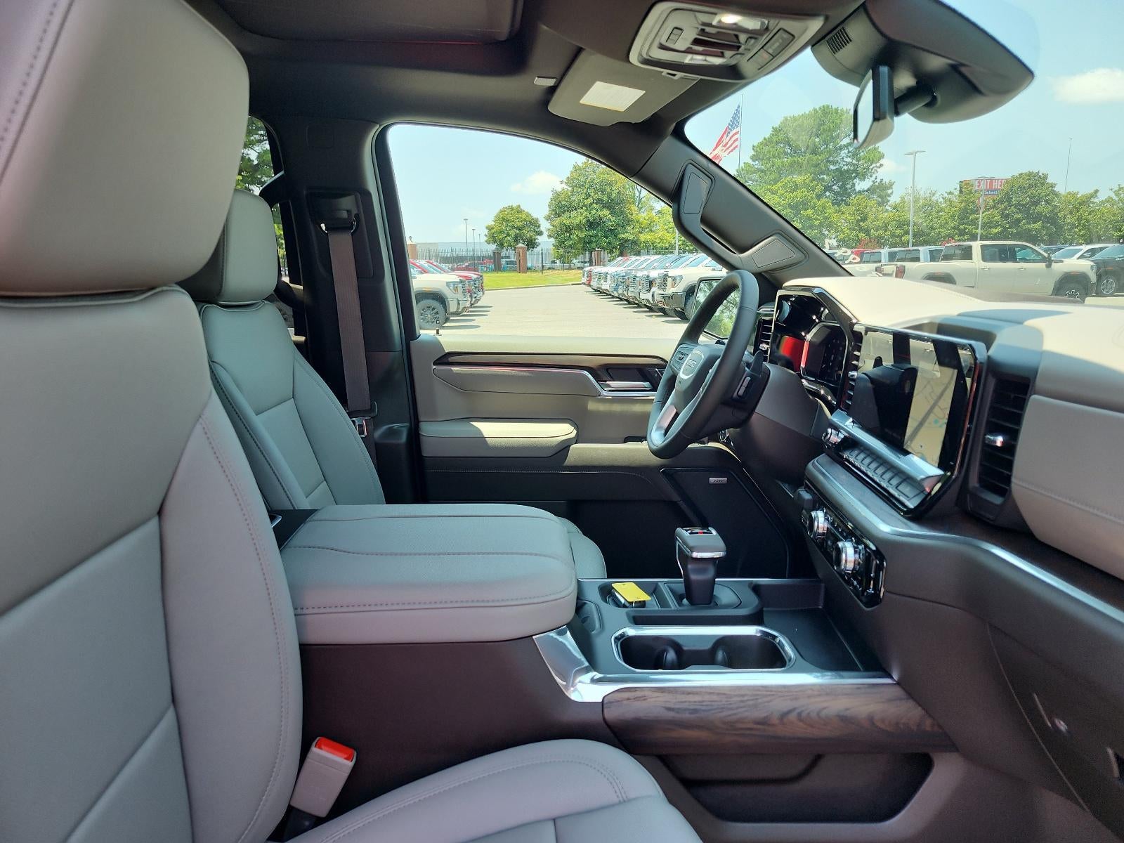 2026 GMC Sierra 1500 SLT - Photo 8