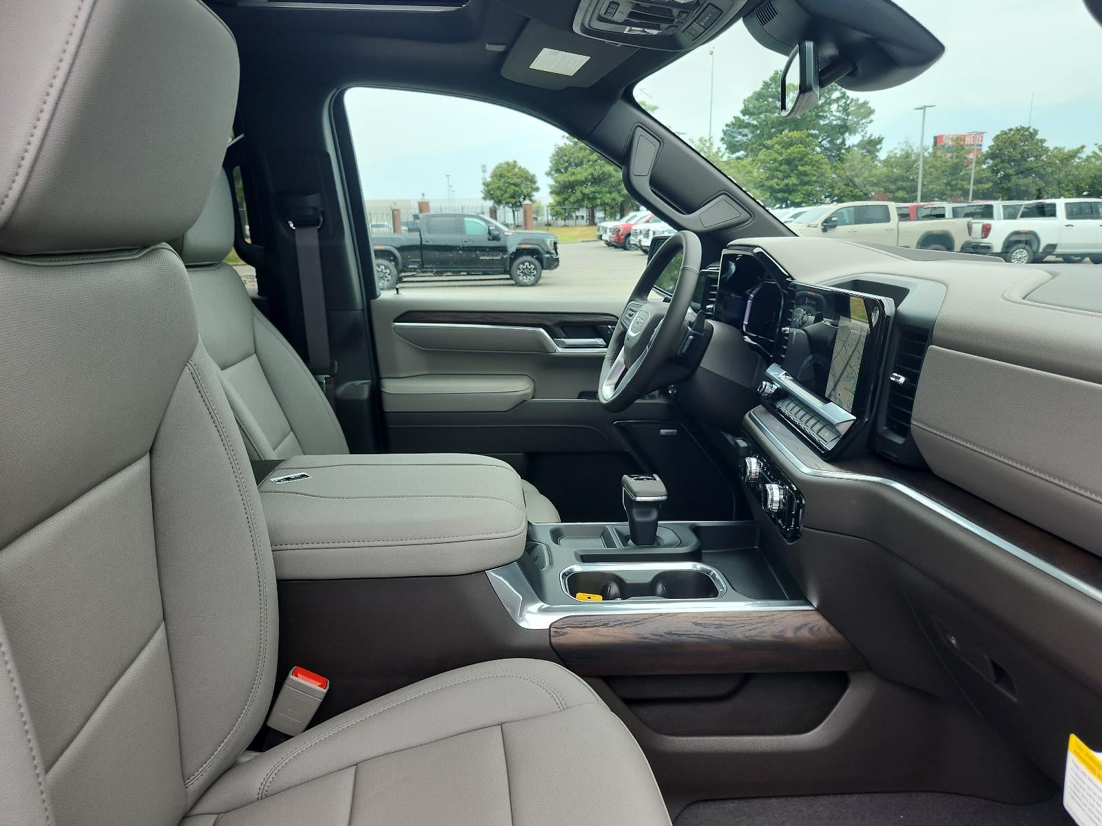 2026 GMC Sierra 1500 SLT - Photo 8