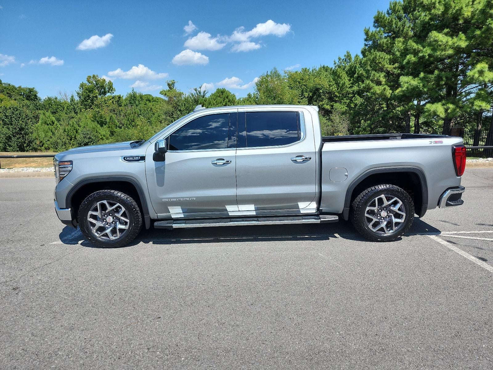 Used 2025 GMC Sierra 1500 SLT with VIN 1GTUUDED3SZ163474 for sale in Little Rock