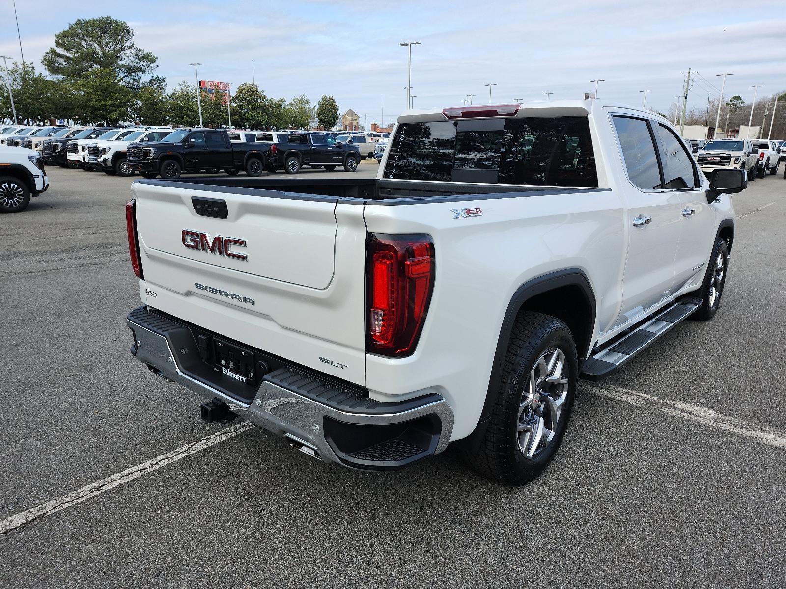 2025 GMC Sierra 1500 SLT