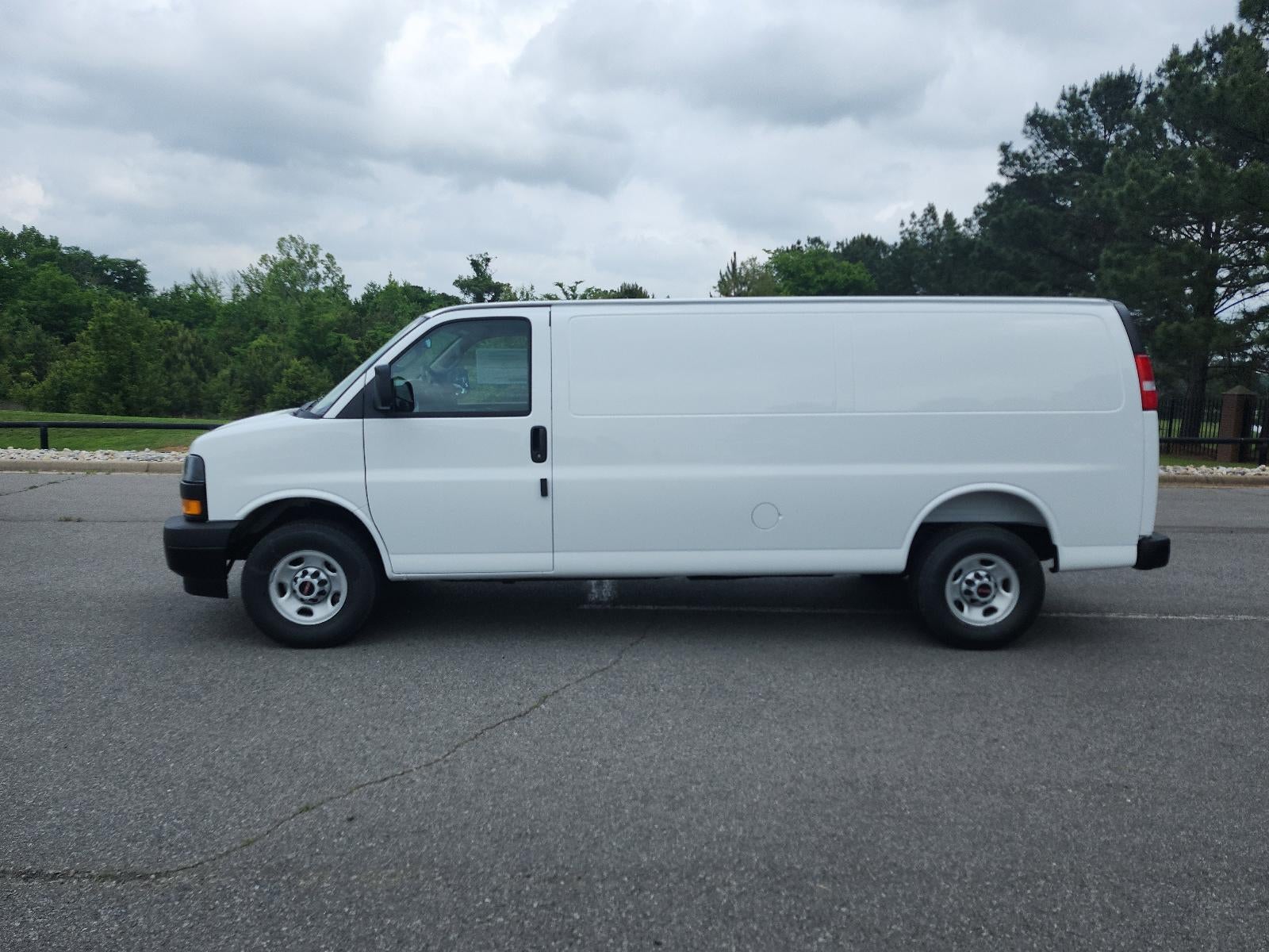 2026 GMC Savana Cargo 3500 Extended Wheelbase Rear-Wheel Drive