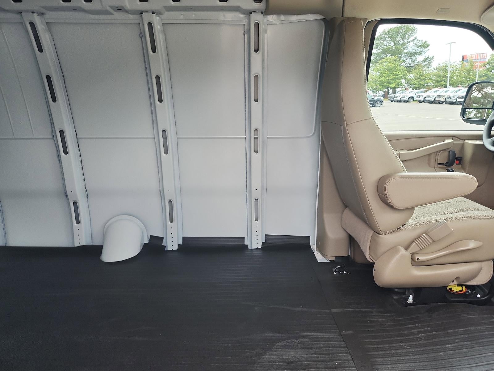 2026 GMC Savana Cargo 3500 Extended Wheelbase Rear-Wheel Drive