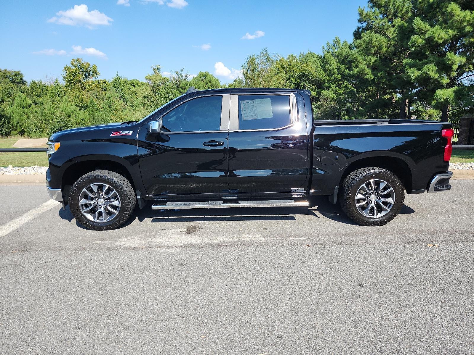 Used 2024 Chevrolet Silverado 1500 LT with VIN 2GCUDDED9R1210512 for sale in Little Rock