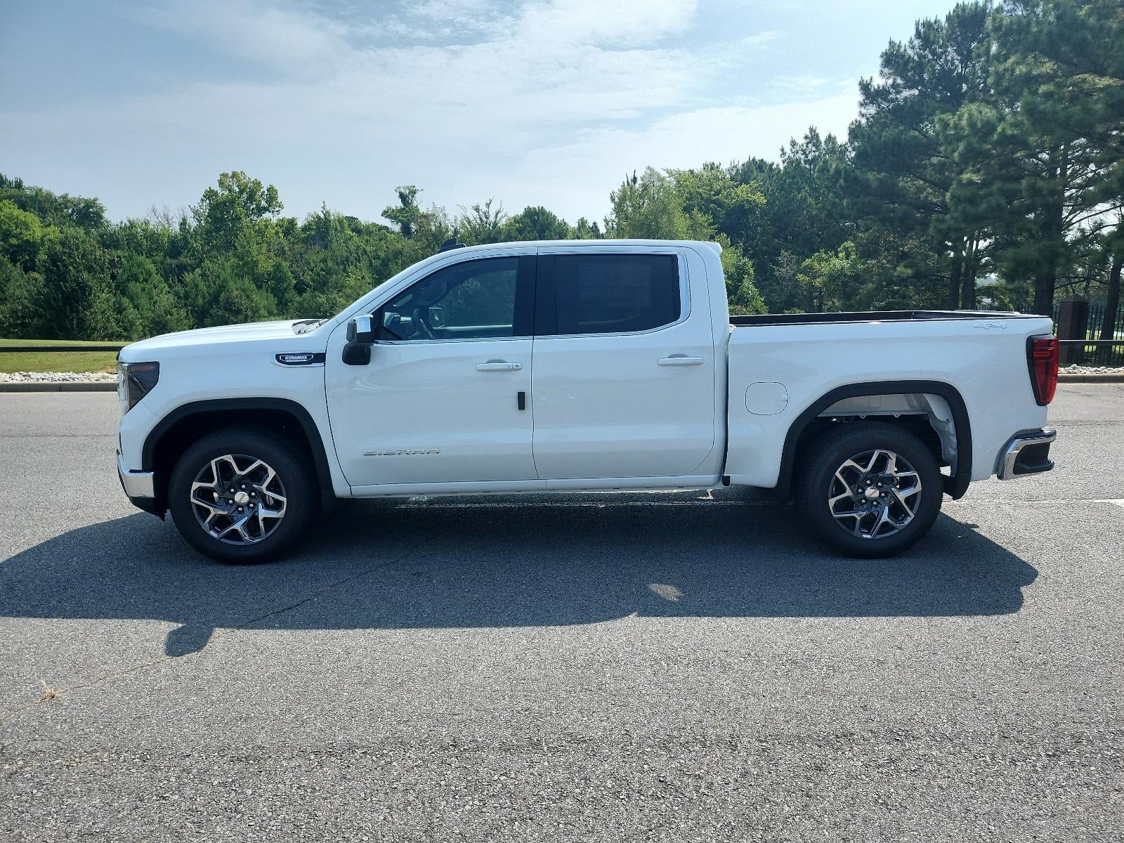 2026 GMC Sierra 1500 Crew Cab Short Box 4-Wheel Drive SLE