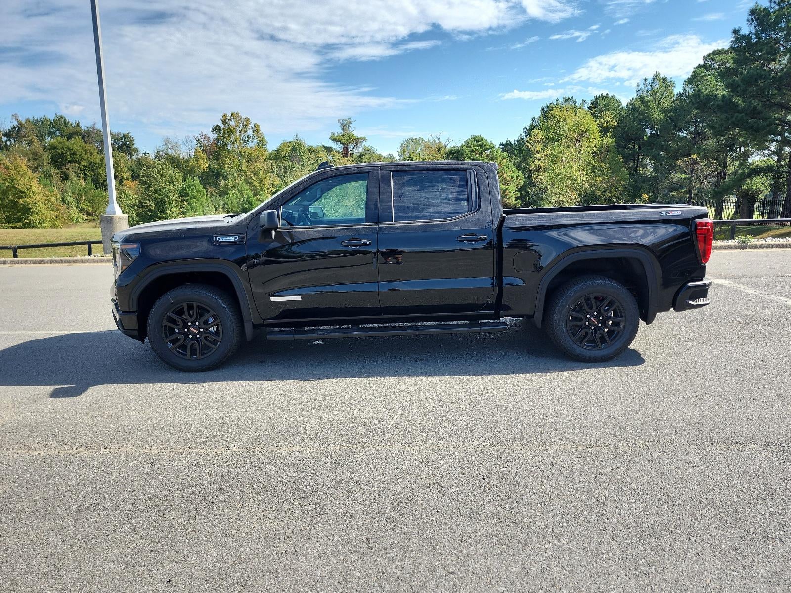 2026 GMC Sierra 1500 Crew Cab Short Box 4-Wheel Drive Elevation 3SB