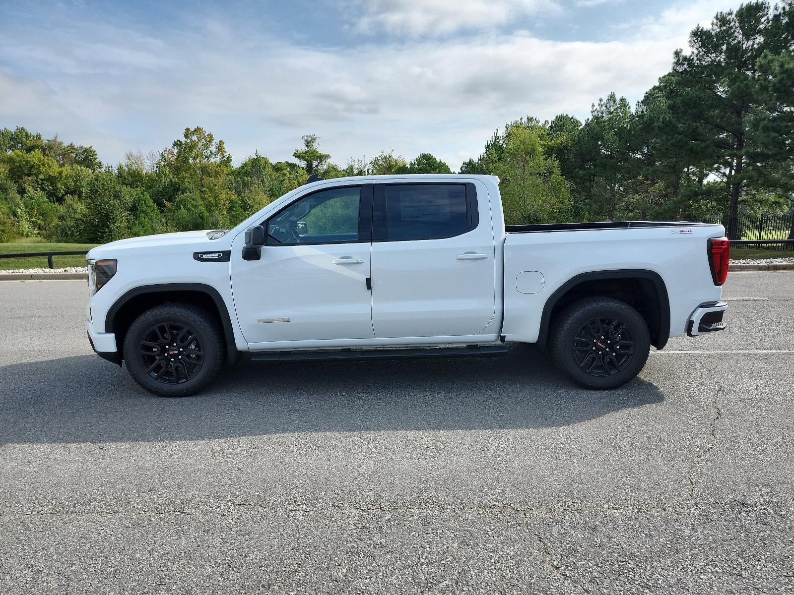 2026 GMC Sierra 1500 Crew Cab Short Box 4-Wheel Drive Elevation 3SB