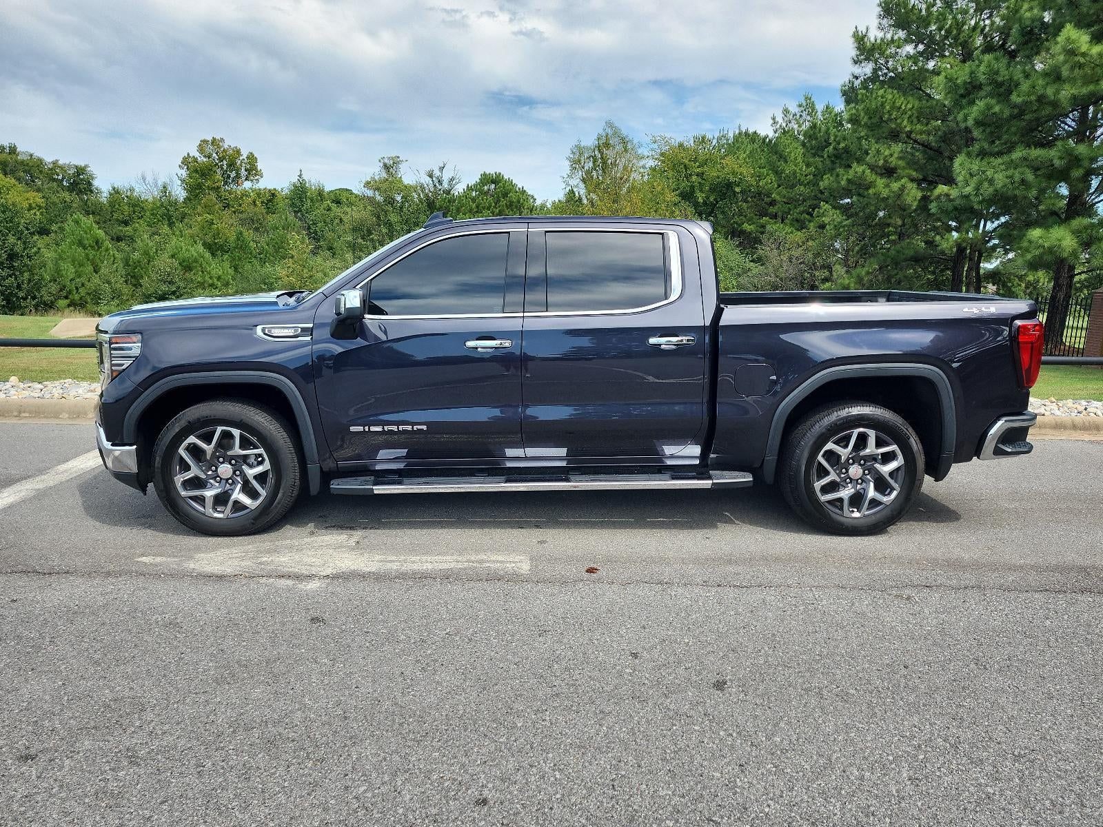 Used 2023 GMC Sierra 1500 SLT with VIN 3GTUUDE80PG242899 for sale in Little Rock