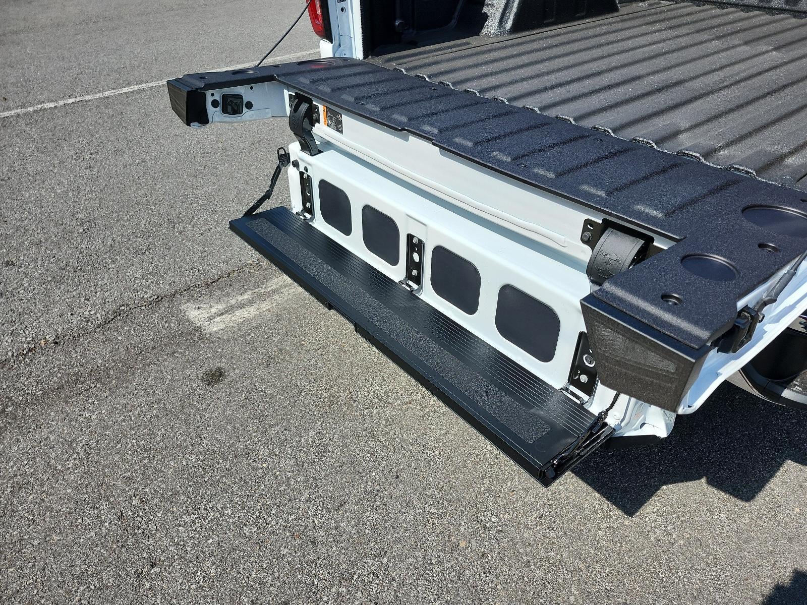 2026 GMC Sierra 1500 SLT - Photo 10