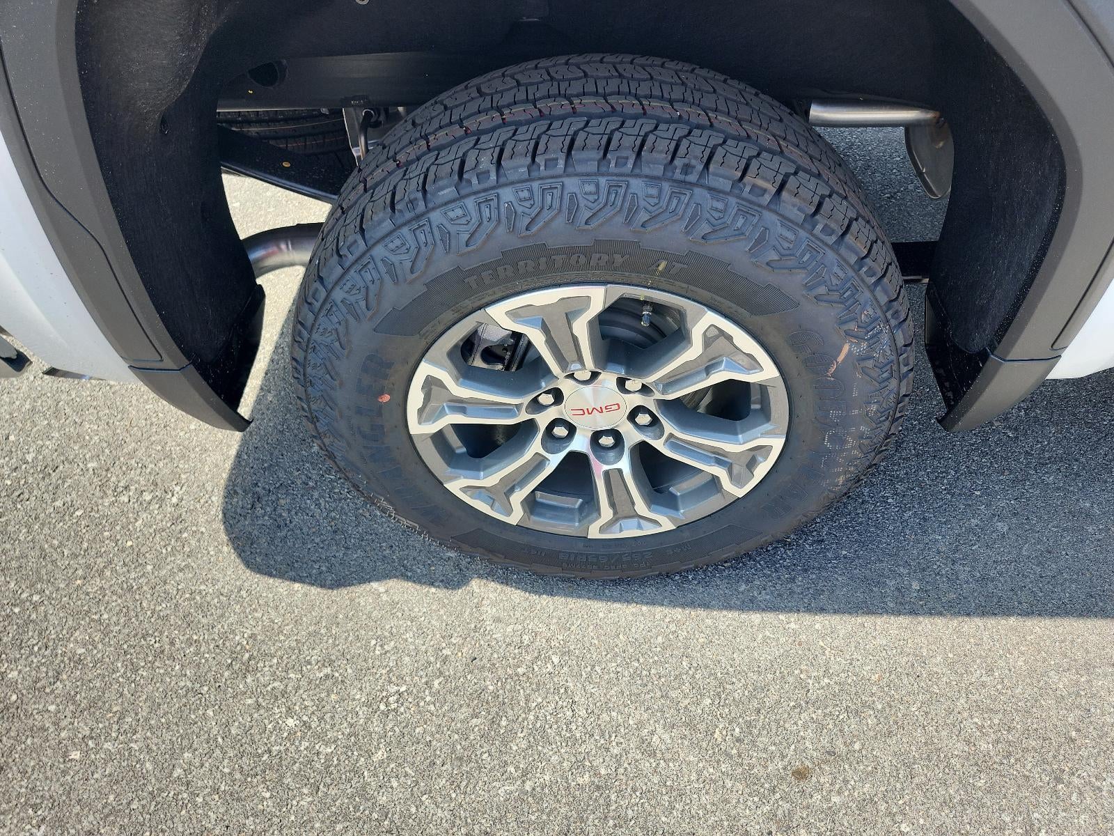 2026 GMC Sierra 1500 SLT - Photo 6
